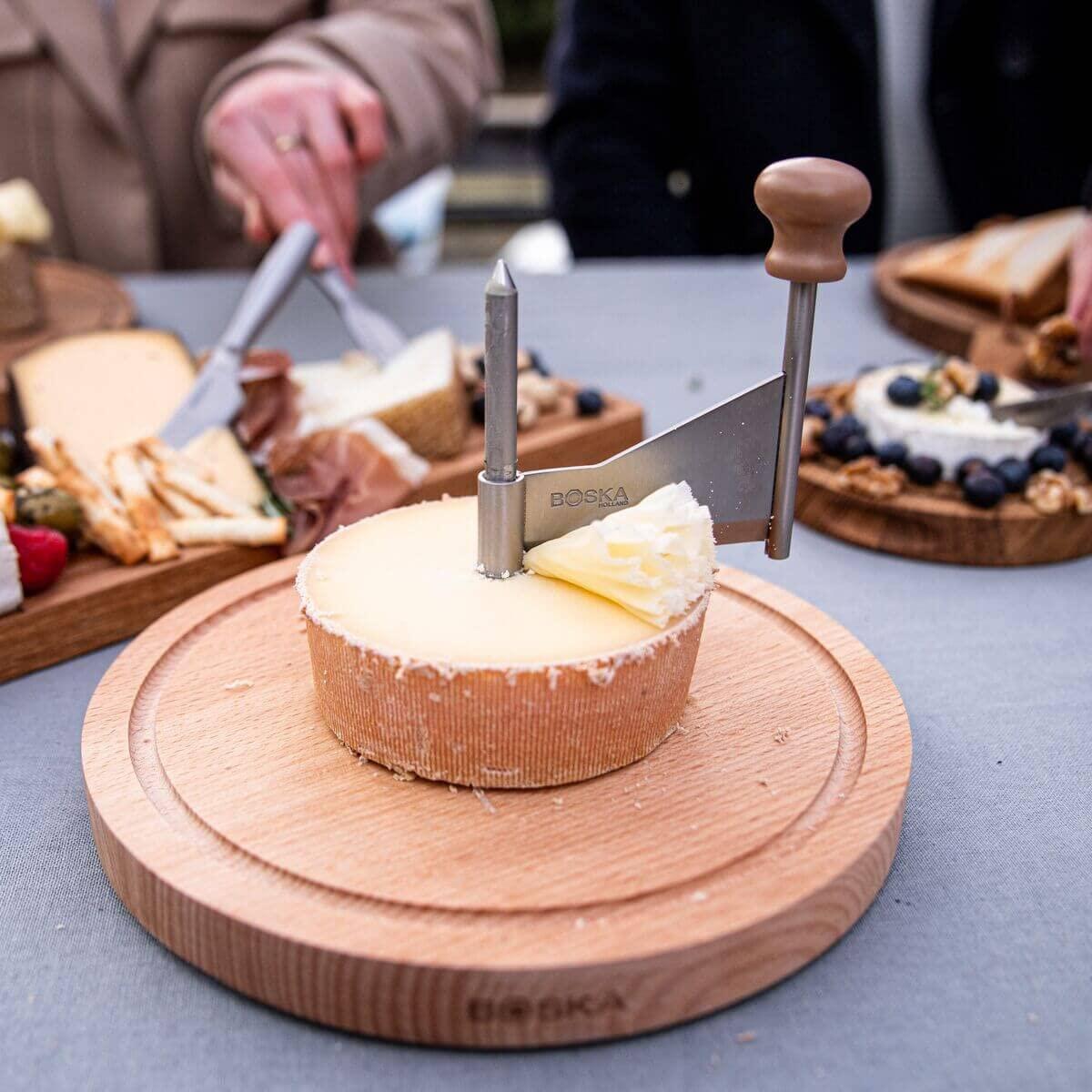 BOSKA BOSKA Cheese Curler Amigo - The Original with 10-year Warranty - Cheese Wheel for i.a. Tete de Moine, Girolle & Chocolate - Cheese Shaver made of Stainless Steel