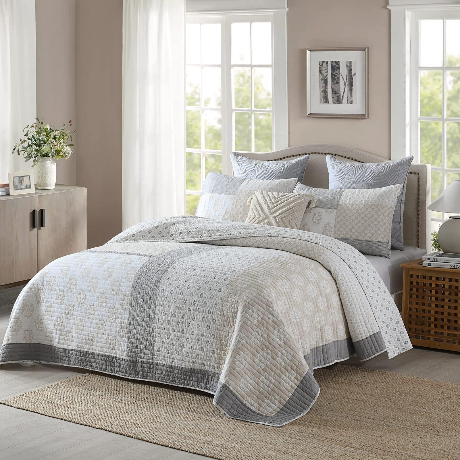 Finlonte Finlonte Quilt Set King Size - 100% Cotton King Comforter Set, Patchwork Bedspread Reversible Lightweight Bedding, Moonbeam Grey White Floral Quilts for King Bed All Season, 3 Pieces