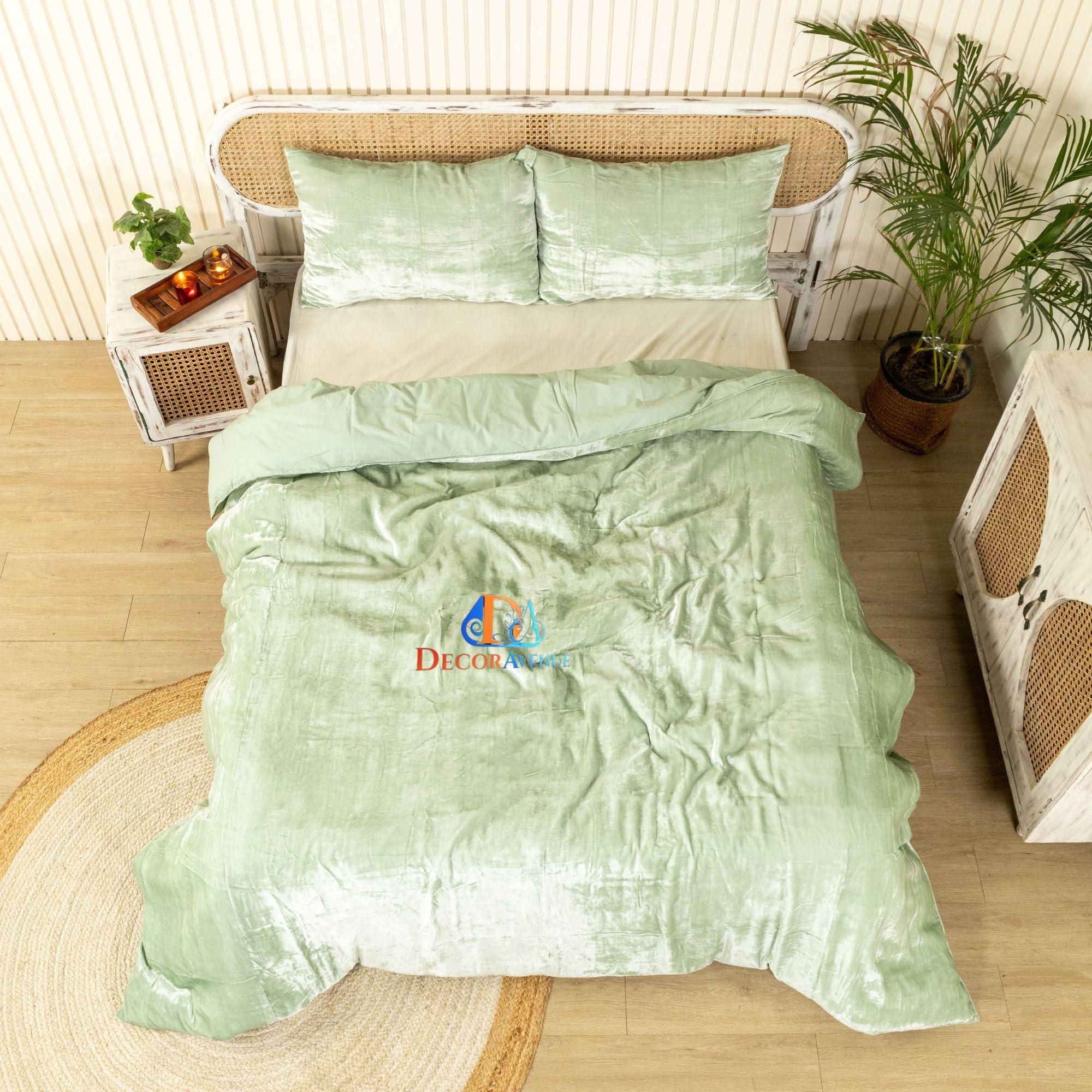 DecorAvenue DecorAvenue Ultra-Luxe Solid Velvet Duvet Cover, Boho Bedding UO Comforter Bedding Donna Cover,3 Pc Duvet Set, Velvet Bedding Set (Sage Green,California King 98\" x 104\")