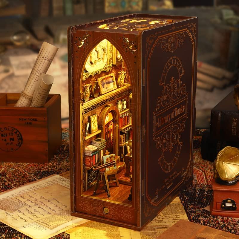 ROCOXIA ROCOXIA DIY Book Nook Kit, Booknook Shelf Insert Book Nook DIY Miniatures Kit Light Up Bookends Book Nooks DIY Dollhouse Bookshelf Insert Kit for Adults (Library of Books)
