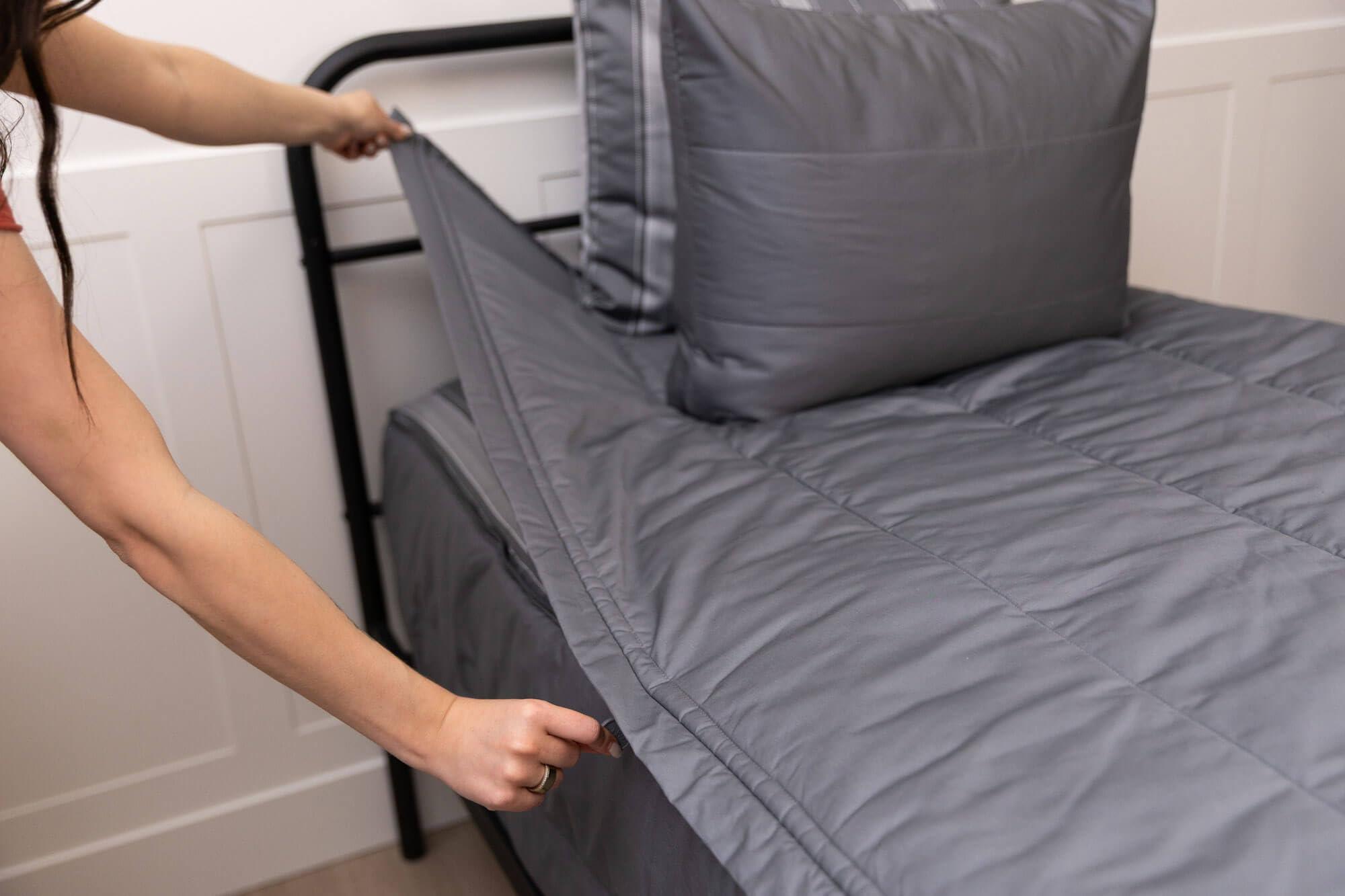 Beddy\'s Beddy\'s All in One Bed in a Bag Zipper Bedding Set, Bottom Sheet, Cuddle Blanket, Comforter, Pillowcase(s) & Sham(s) are all in one, Minky Interior Sheets with Comforter, Zip Bedding for Kids & Adults