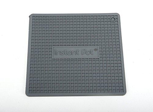 Instant Pot Instant Pot Electric Pressure Cooker Official Starter Accessories Set - Pair of Mini Mitts, Heat Resistant Mat/ Pot Holder, & Suction Sealing Lid