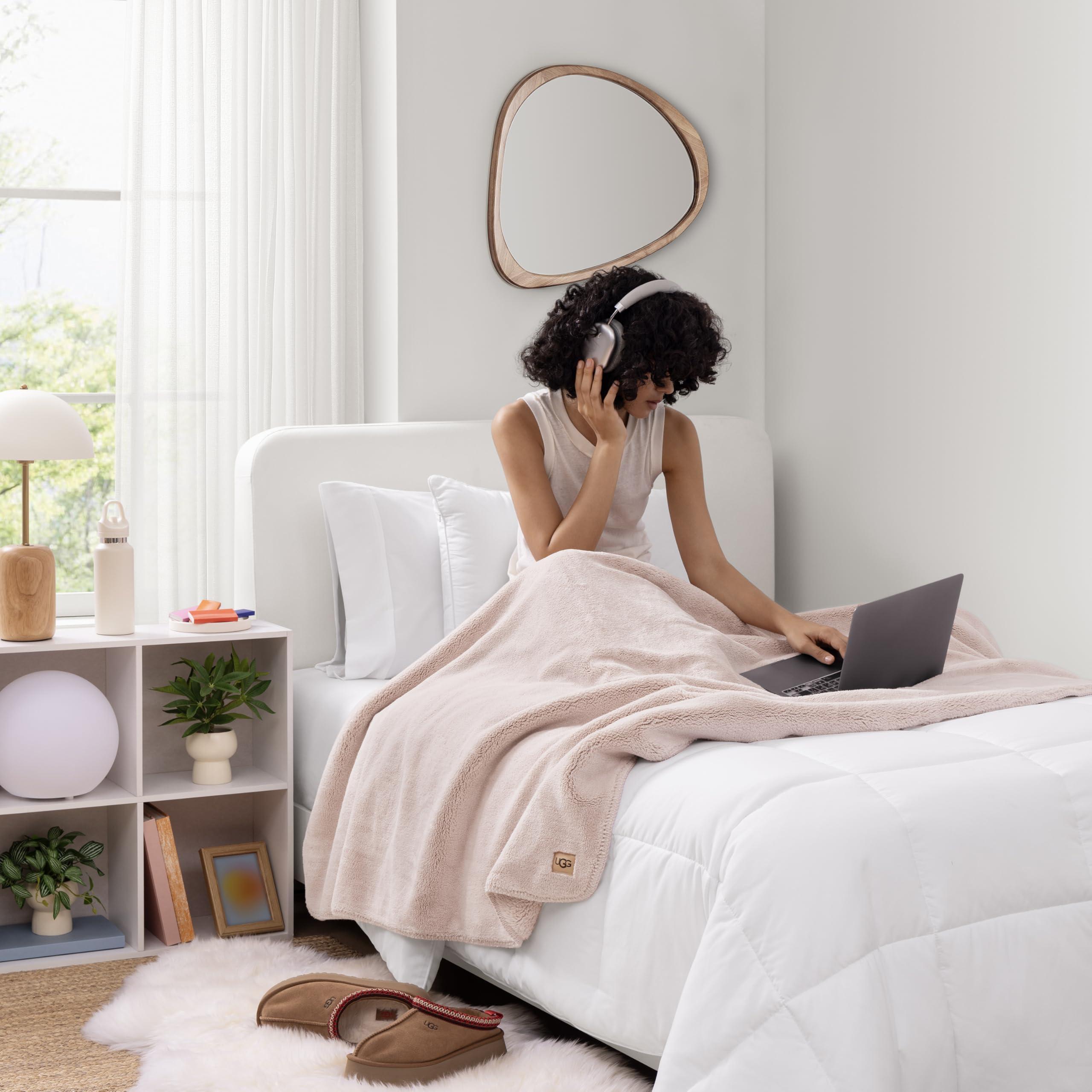 UGG UGG Whitecap Plush Throw Blanket Fleece Lightweight Soft Cozy Throw for Couch Luxury Home Decor for Living Room Machine Washable Hypoallergenic Flannel Blankets, 50-inch x 70-inch, Light Pink Quartz