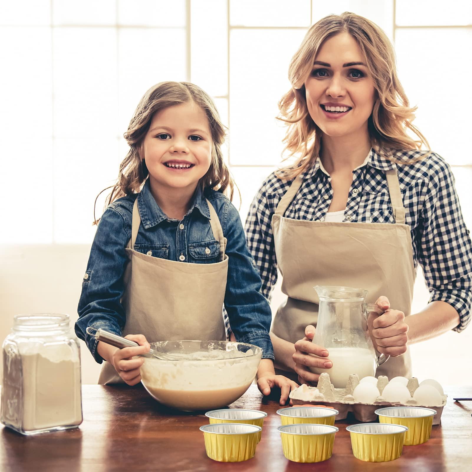 Augoog 100Pcs Aluminum Cups with Lids,5oz Disposable Ramekin Baking Cups Muffin Liners Mini Pie Pans Foil Cupcake Containers for Christmas Party Wedding Party