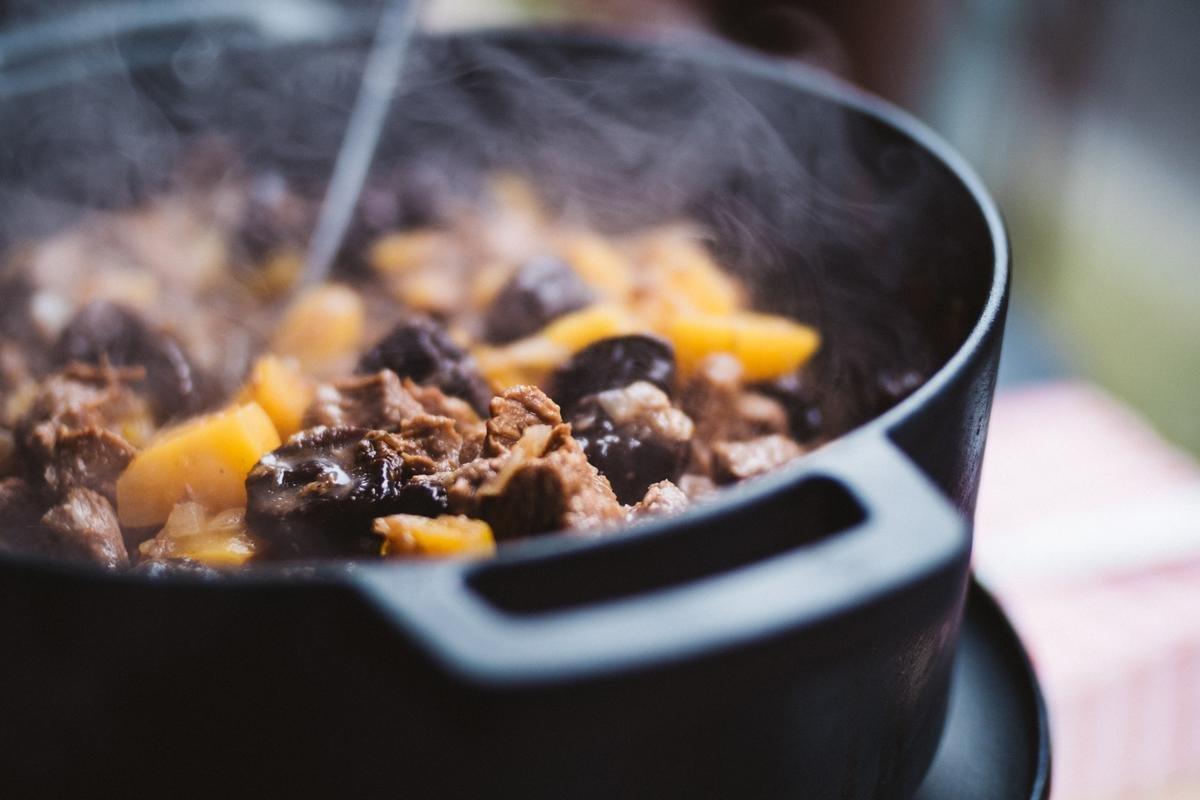 Cuisipro Combekk RAILWAY Recycled Enameled Cast Iron 4.25 Quart Dutch Oven w/ Thermometer, Concrete, 9.5\"