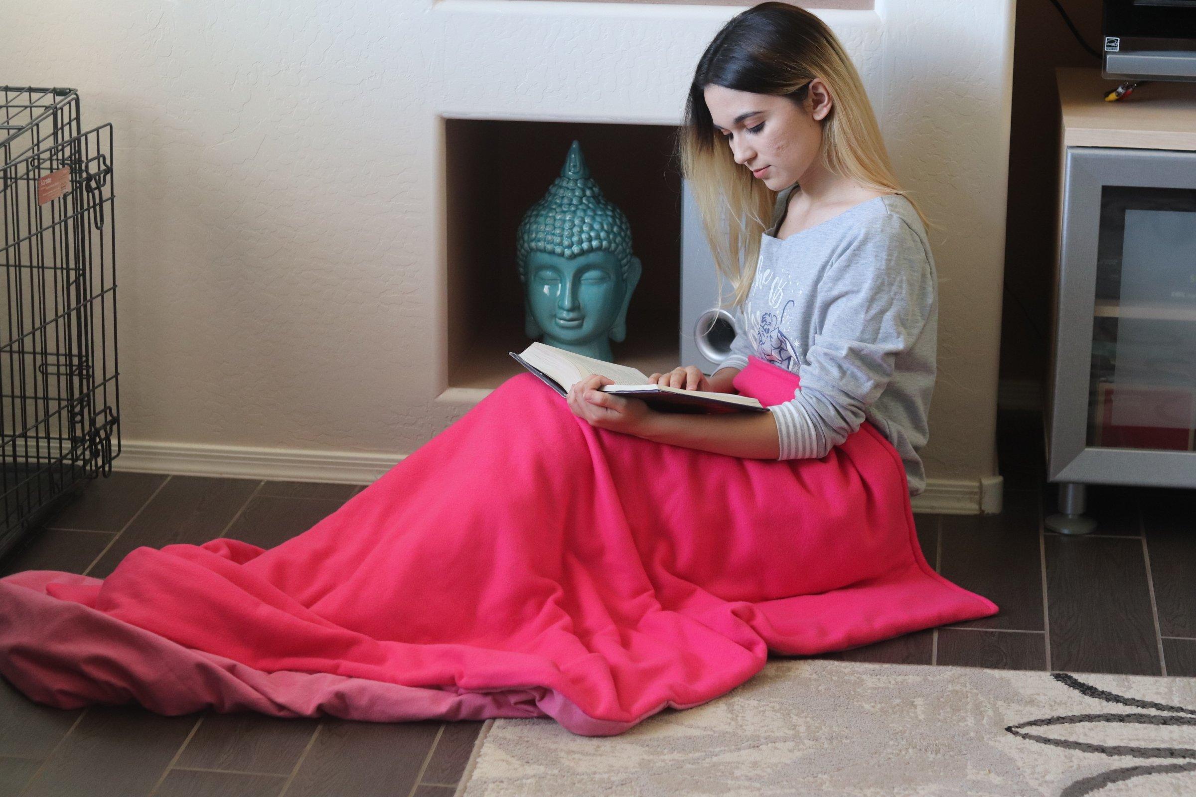 Melissa\'s Weighted Blankets Melissa\'s Weighted Blankets MADE in The USA (8lbs Child/Teen Size) RED 10 Varieties of Fleece and Flannel Combinations 27 Different Size and Weight Options Medium 62\" x42\'\'