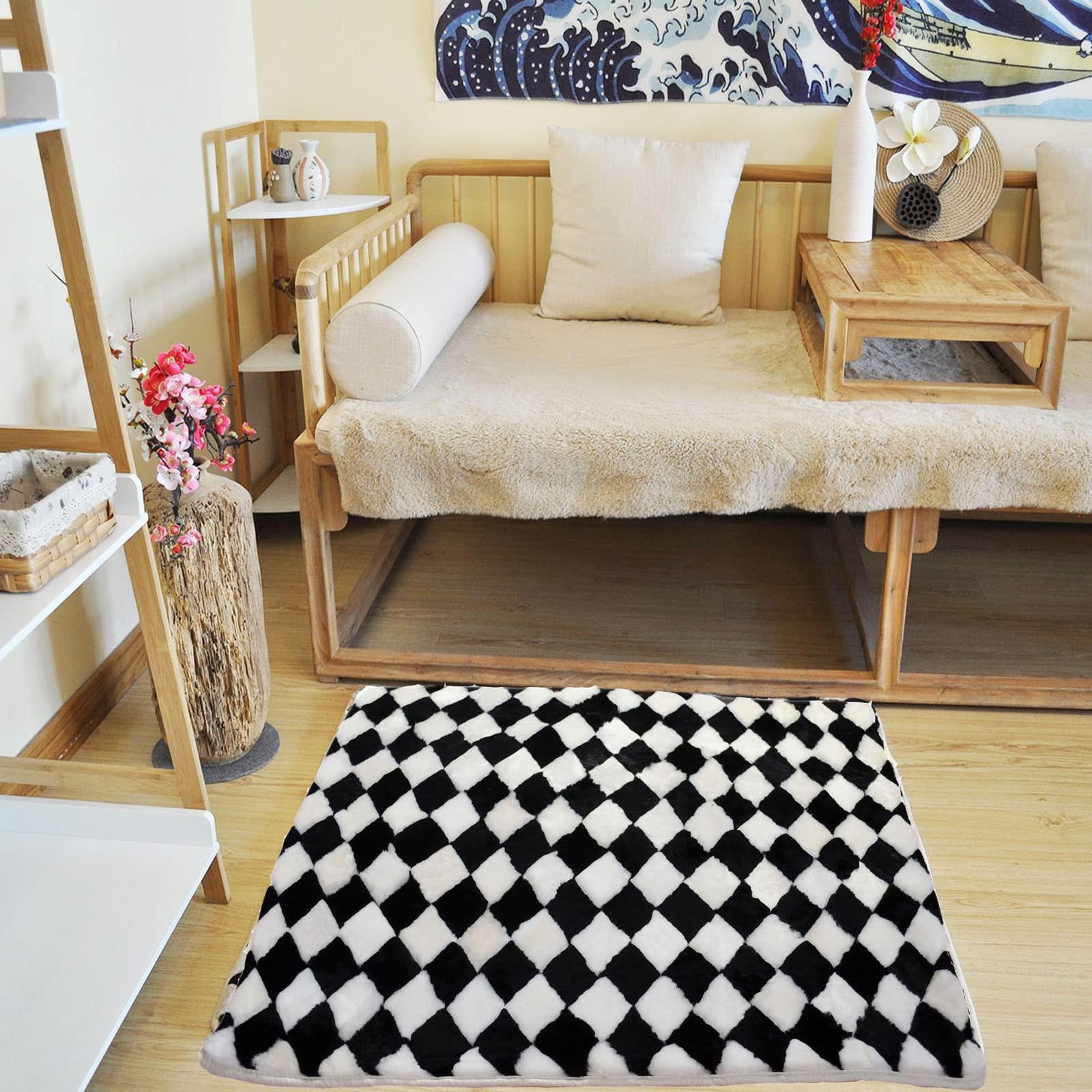 PoBoo Sheepskin Area Rugs, Cosy Lambskin Fur Carpet, Genuine Sheepskin Blanket, Luxuxry Fur Mat for Bedroom and Living Room (3.3' x 5.3', Regular White & Black)