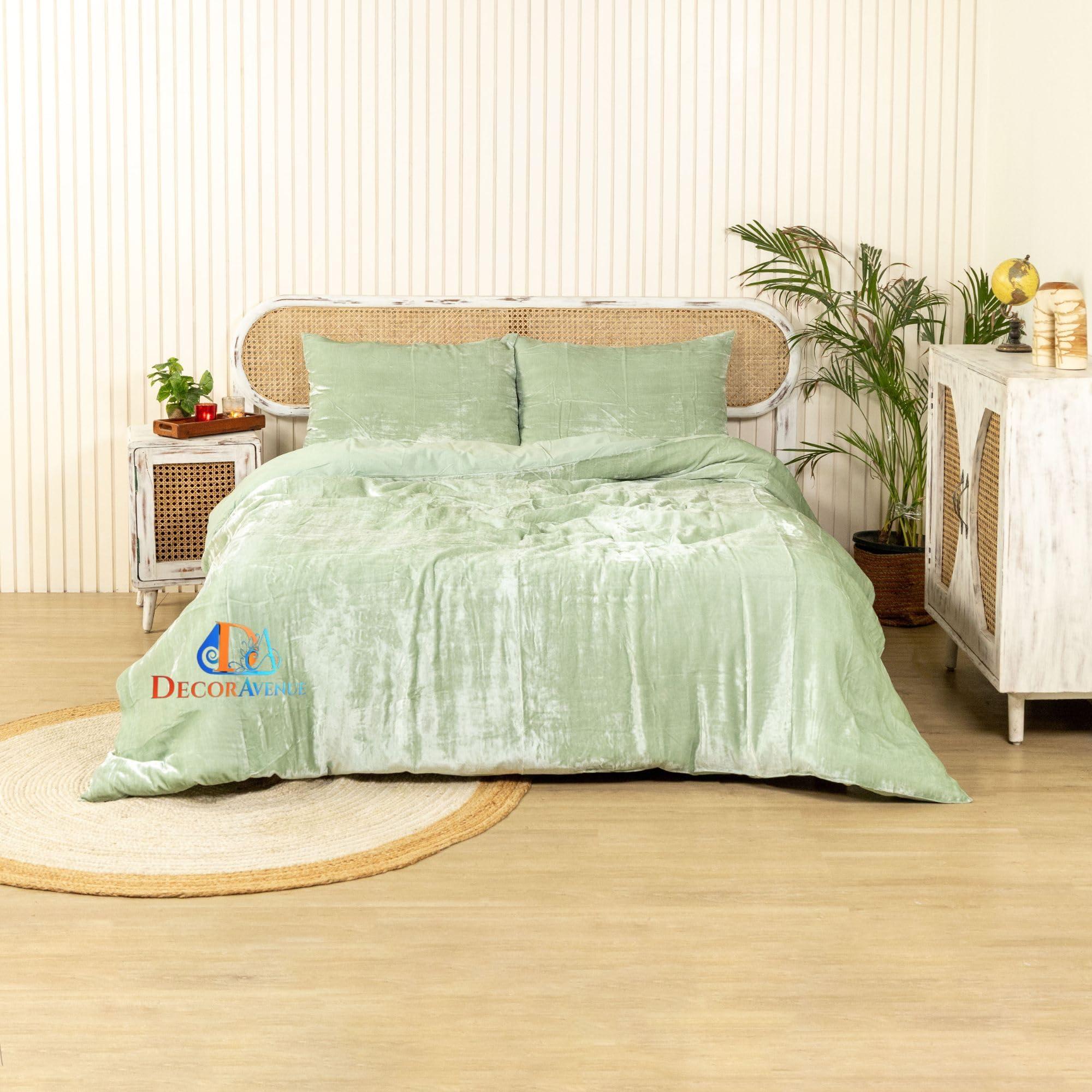 DecorAvenue DecorAvenue Ultra-Luxe Solid Velvet Duvet Cover, Boho Bedding UO Comforter Bedding Donna Cover,3 Pc Duvet Set, Velvet Bedding Set (Sage Green,California King 98\" x 104\")
