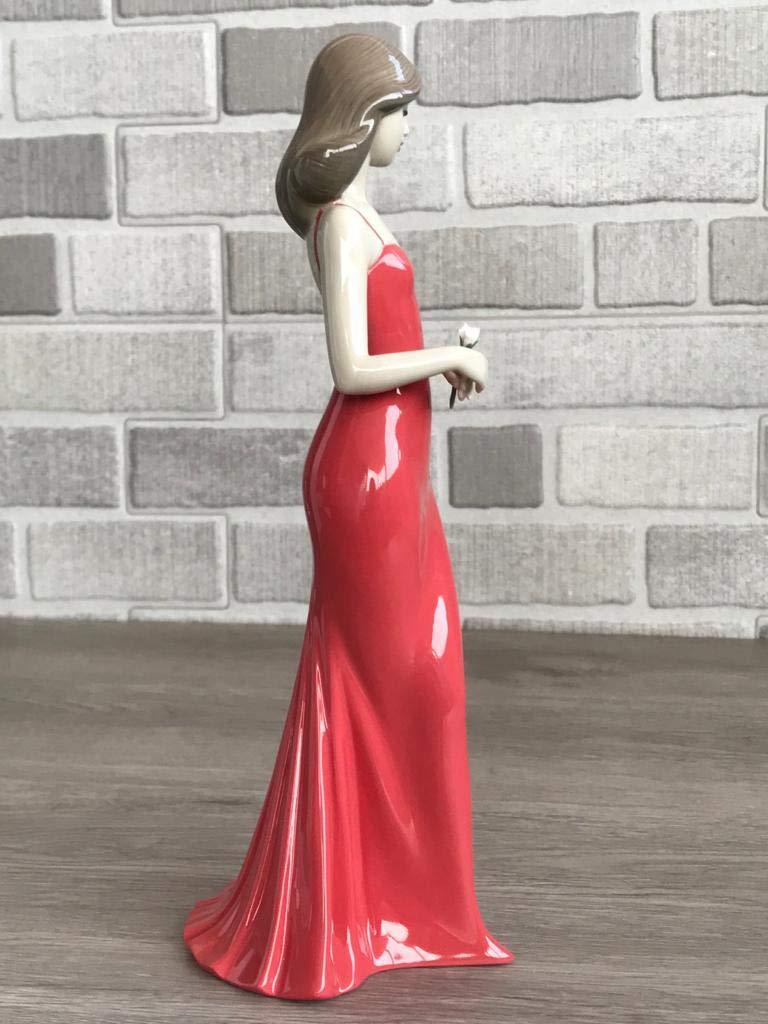 LLADR Lladro Nao 02001914 The Elegance of A Rose Porcelain Figurine