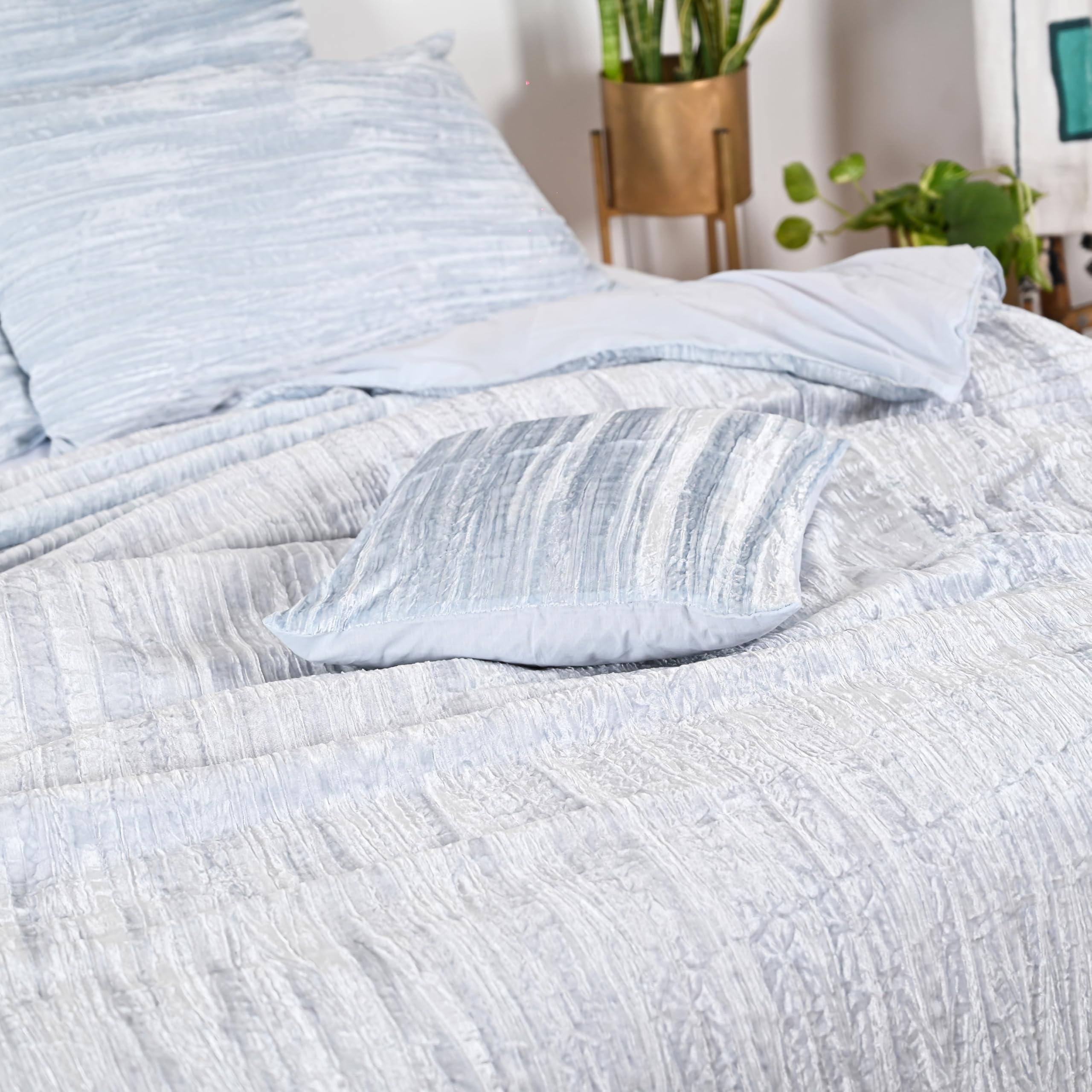DecorAvenue DecorAvenue Ultra-Luxe Crushed Velvet Duvet Cover, Boho Bedding UO Comforter Bedding Donna Cover,3 Pc Duvet Set, Velvet Bedding Set(Pastle Blue,Full 80\" x 90\")