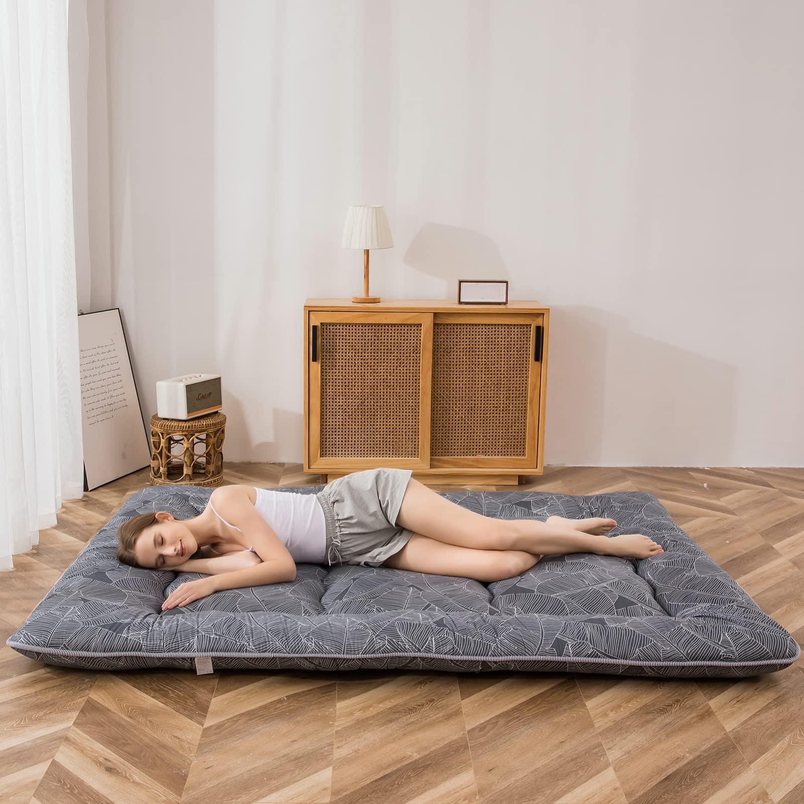 MAXYOYO Japanese Floor/Futon Mattress Thicken Sleeping Pad Roll Up Mattress Floor Lounger Bed Camping Mattress Guest Room Mattress Pad, Thick Soft and Comfortable, Black Leaf, Twin Size