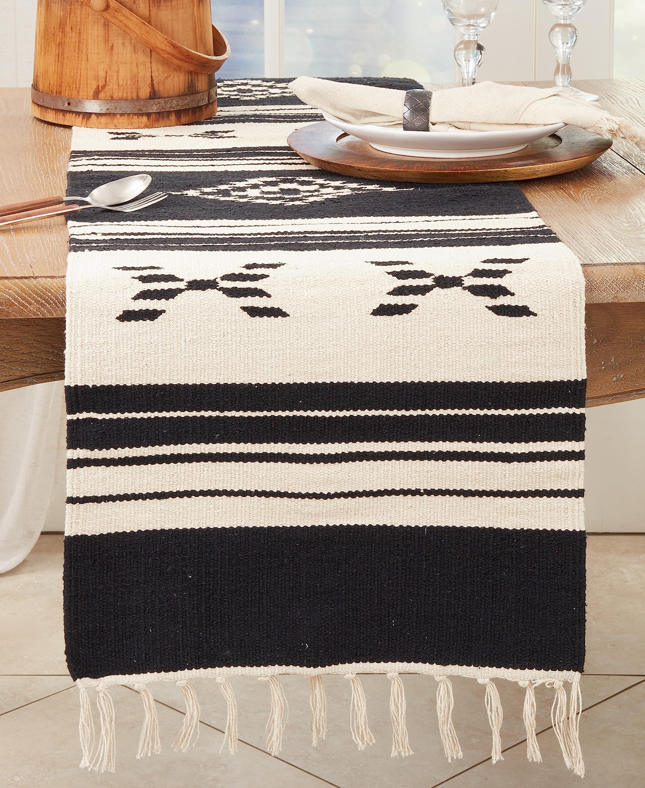 SARO LIFESTYLE Rustic Charm Southwestern Table Runner