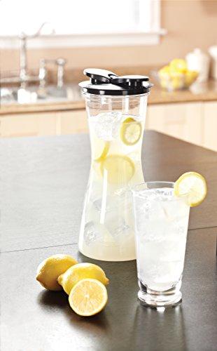 Rubbermaid Rubbermaid Carafe with Leak-Proof Lid, 2-quart (1878491)