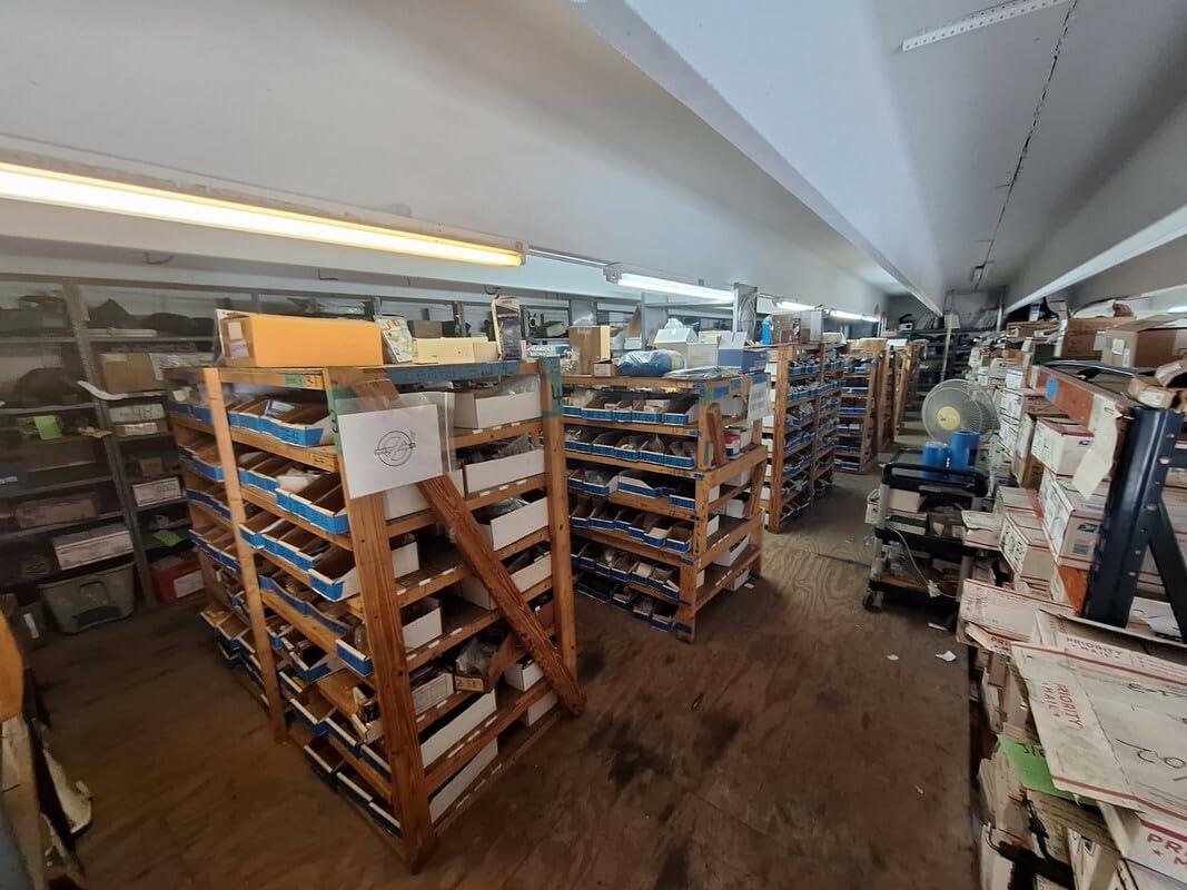 Interlux Interlux Fiberglass Bottomkote NT, 1 Gallon, Blue, Antifouling Marine Paint for Boats