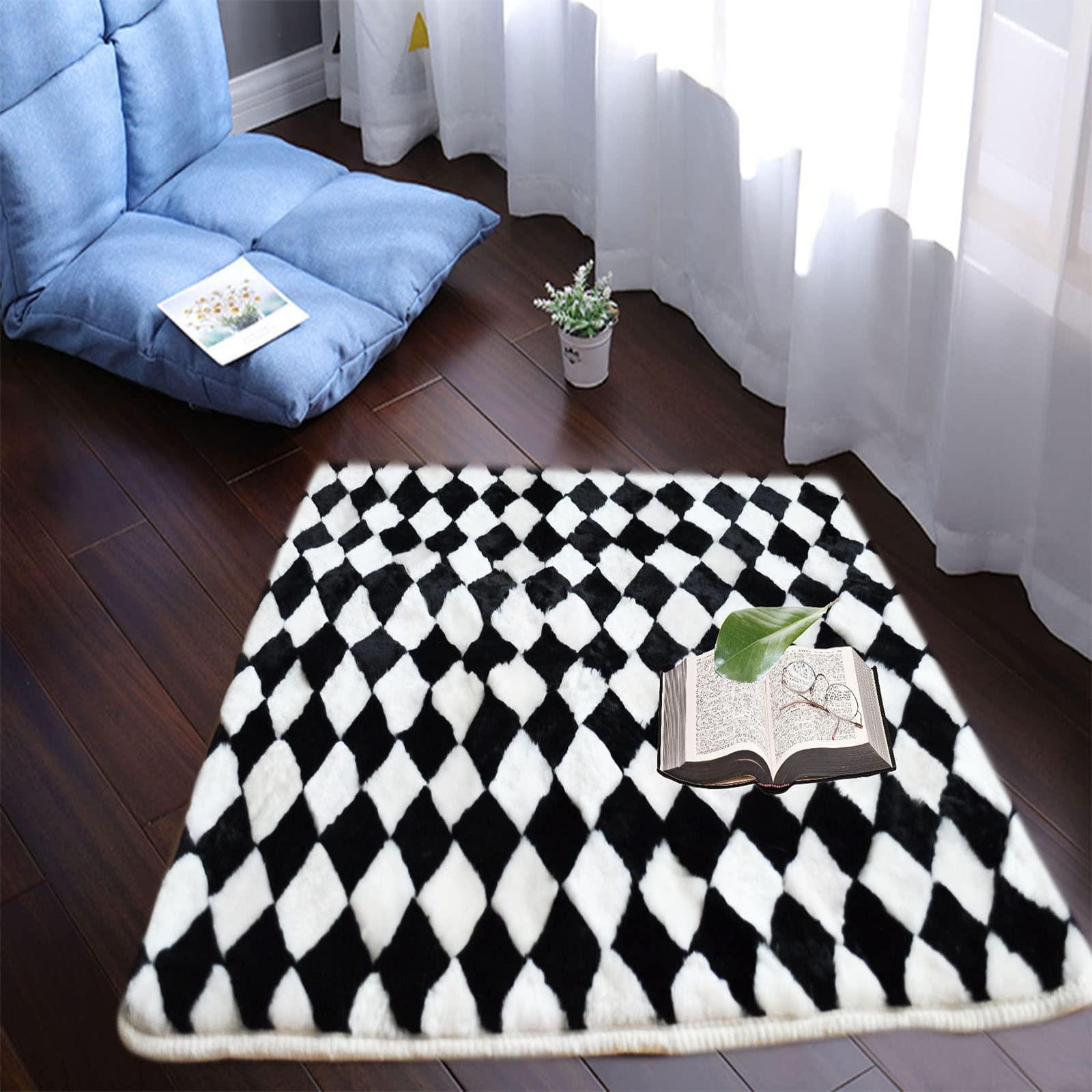 PoBoo Sheepskin Area Rugs, Cosy Lambskin Fur Carpet, Genuine Sheepskin Blanket, Luxuxry Fur Mat for Bedroom and Living Room (3.3' x 5.3', Regular White & Black)