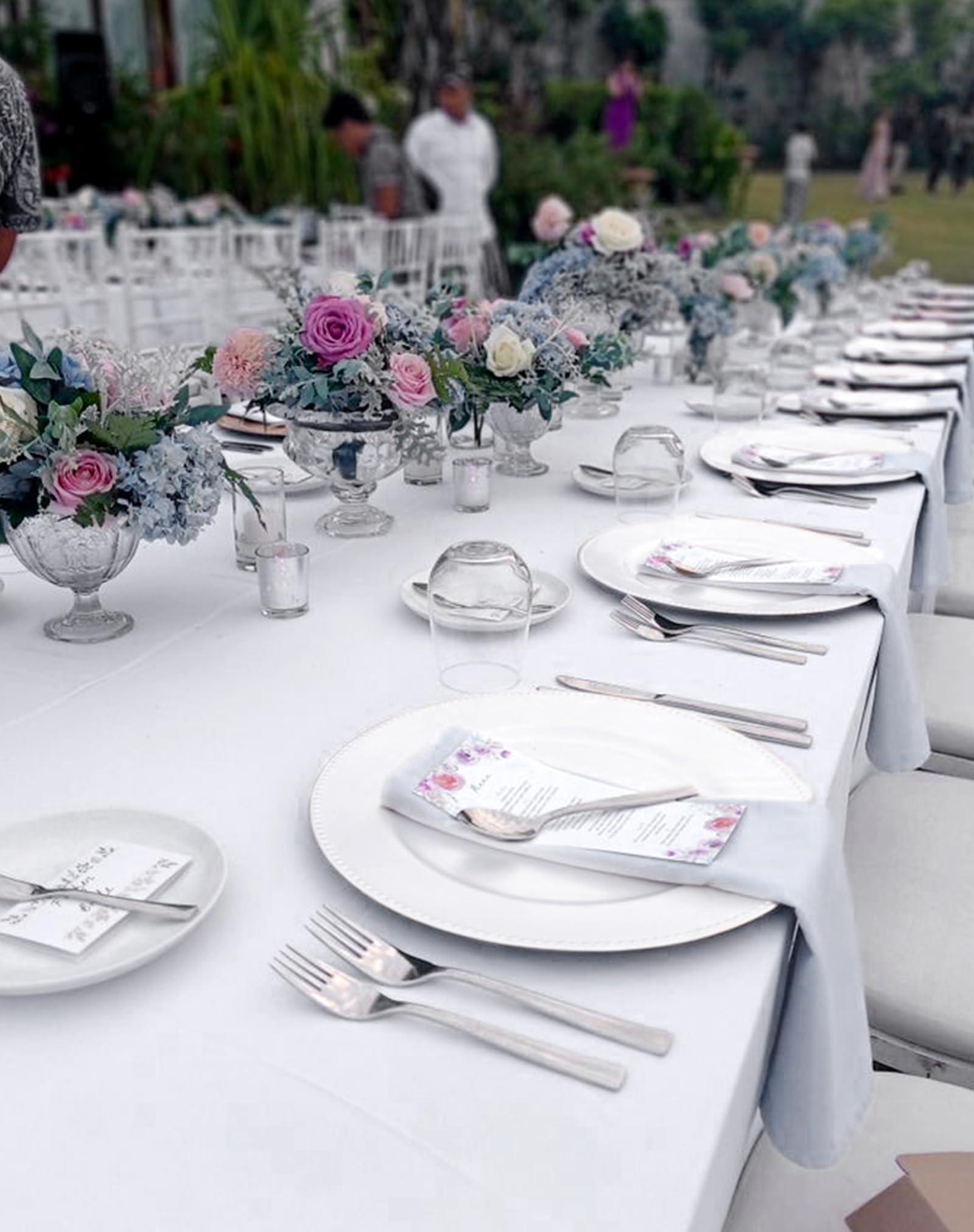 Lumaycens 50 Pcs White Charger Plates 13\" Round Beaded Plate Chargers for Dinner Plates Decorative White Chargers Plastic Charger Plates Bulk for Wedding Party Event Baby Bridal Shower Table Decoration