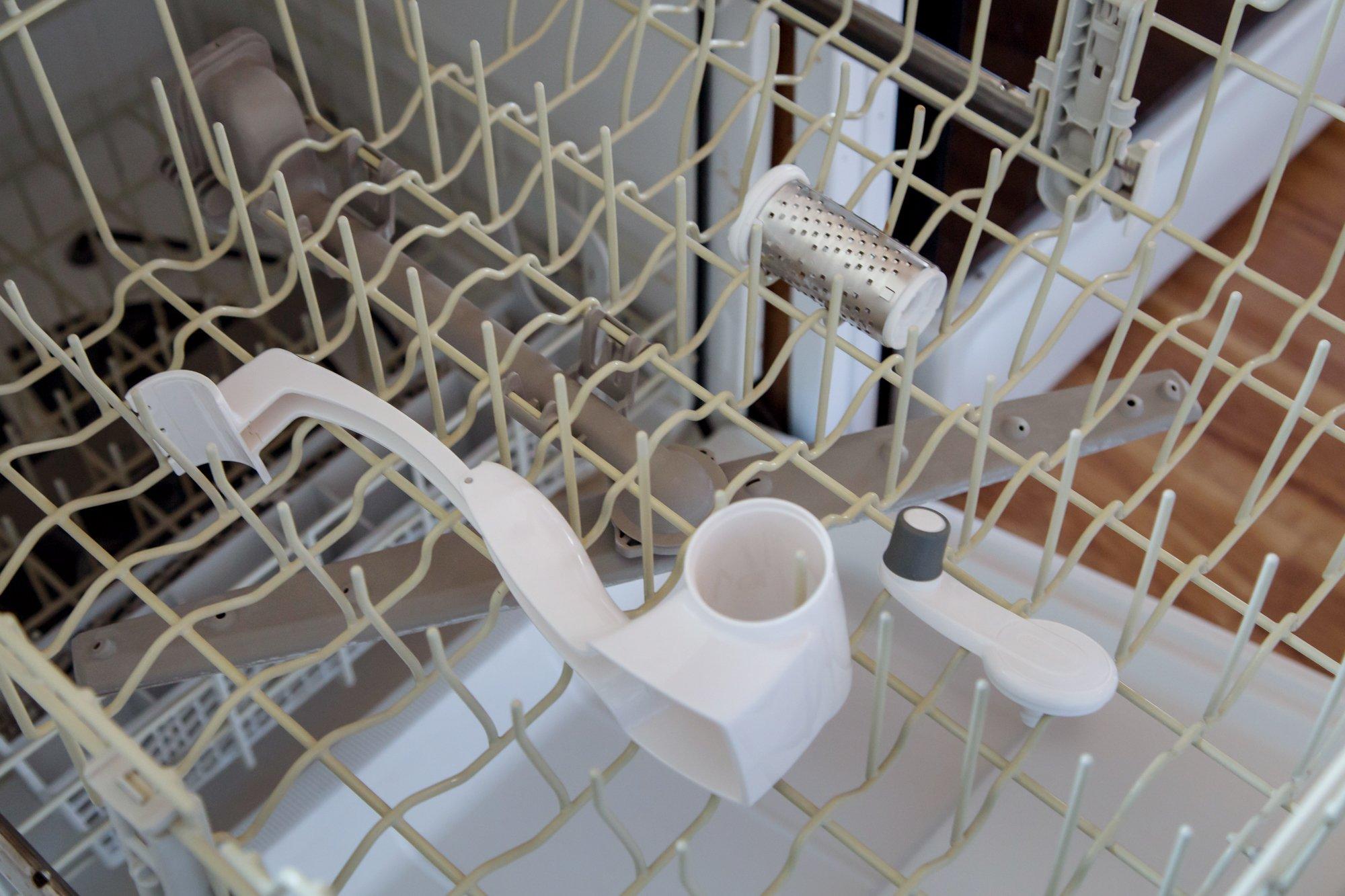 Zyliss Zyliss Restaurant Cheese Grater - Gifts for Cooks - Culinary Chef Gift - Handheld Rotary Cheese Grater - Cheese, Vegetable, Nut Grater for Right- & Left-Handed Cooks - NSF Restaurant Certified - White