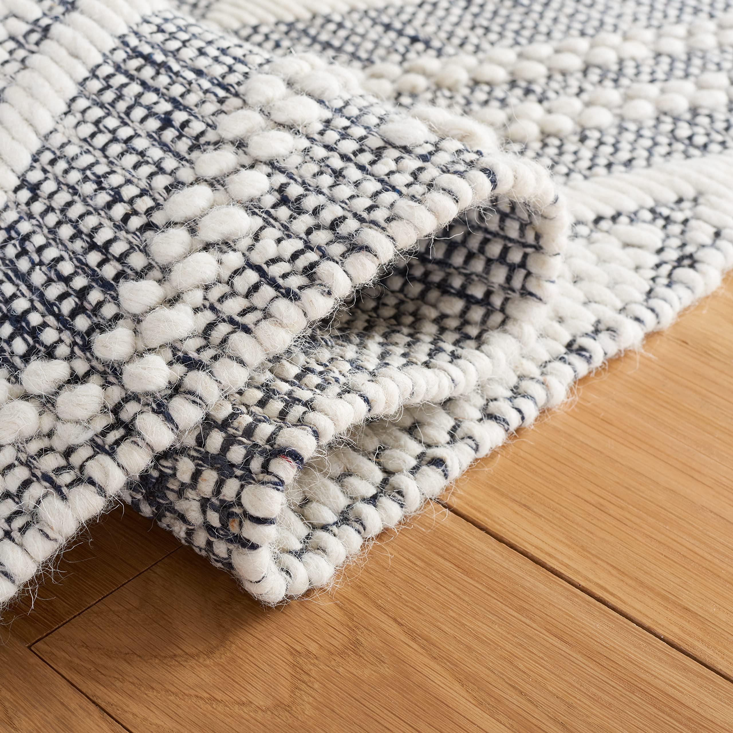 Safavieh SAFAVIEH Vermont Collection Area Rug - 5' x 8', Ivory & Navy, Handmade Moroccan Diamond Boho Wool, Ideal for High Traffic Areas in Living Room, Bedroom (VRM159N)