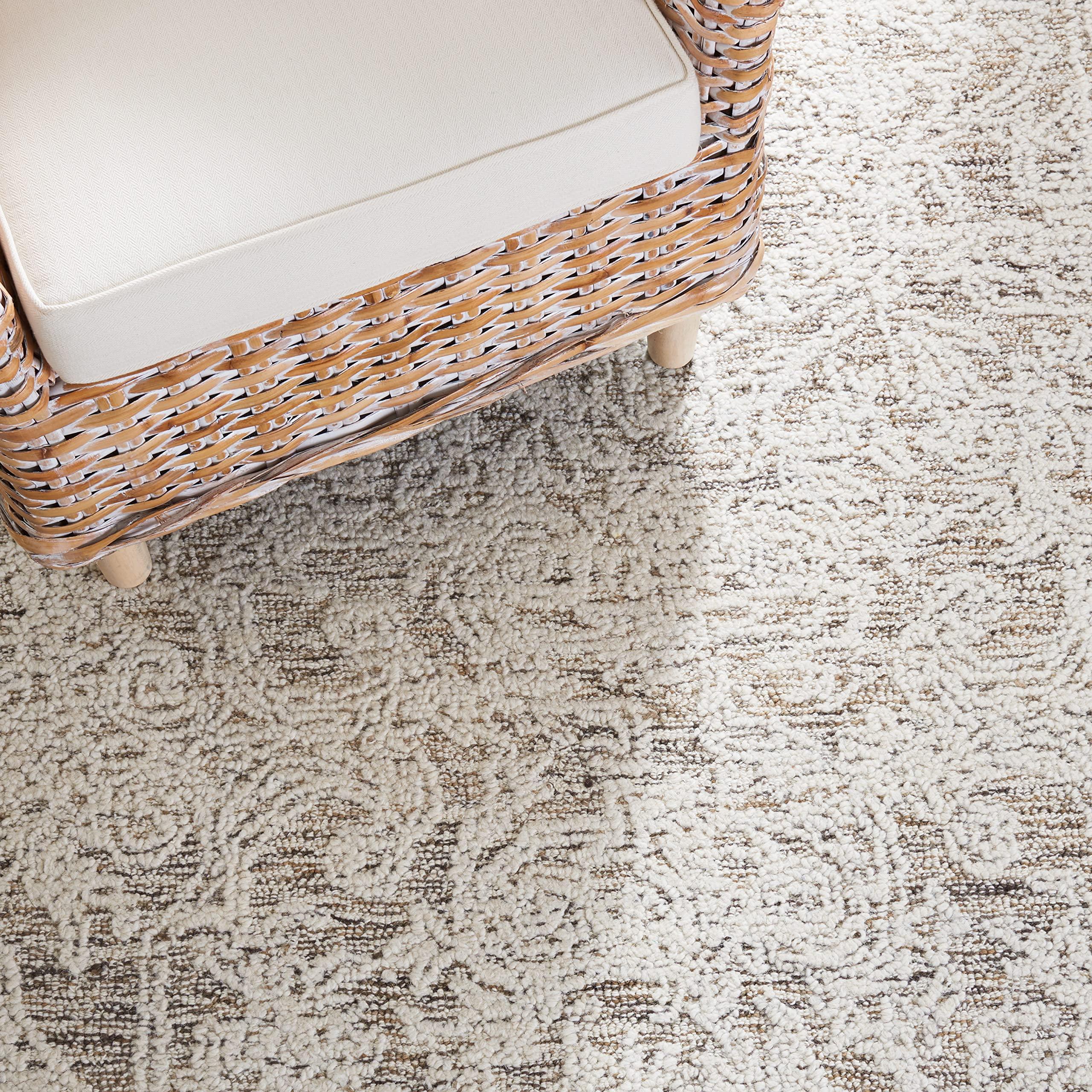 Safavieh SAFAVIEH Abstract Collection Area Rug - 6' Square, Ivory & Brown, Handmade Wool, Ideal for High Traffic Areas in Living Room, Bedroom (ABT355T)