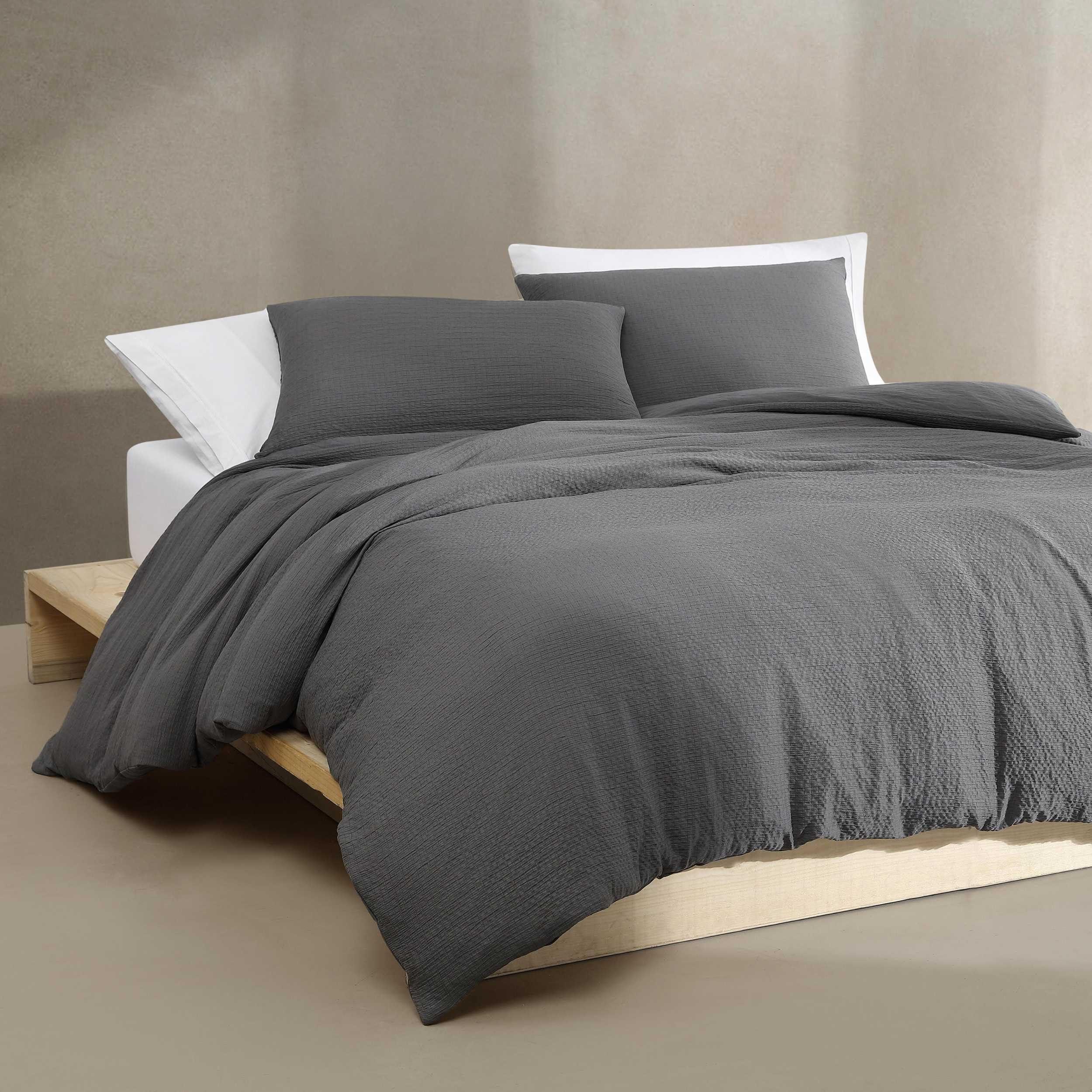 Calvin Klein Calvin Klein - King Duvet Cover Set, Super Soft Textured Bedding with Matching Shams, Reversible Home Decor, Oeko-Tex Certified (Seersucker Dark Grey, King)