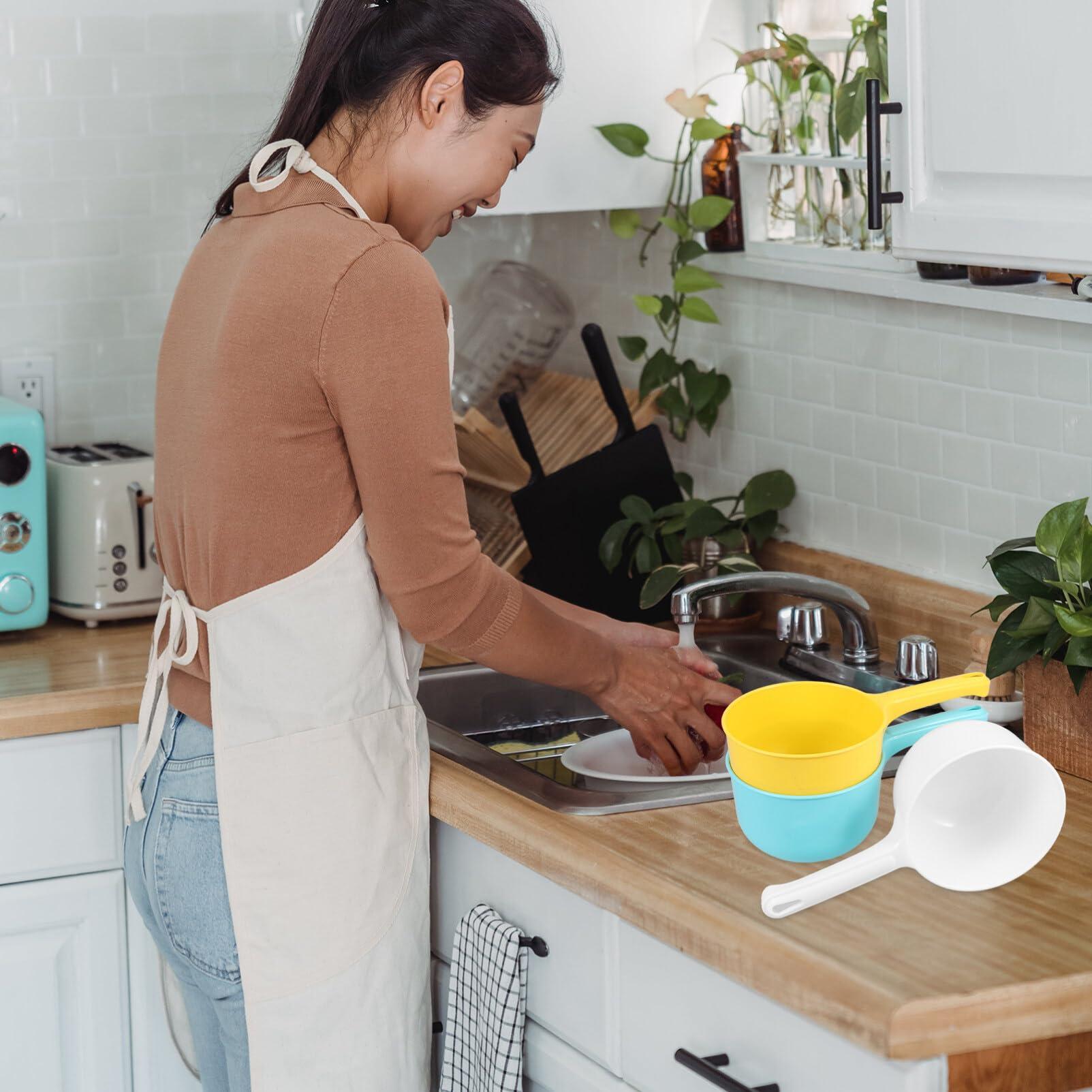 HOLIDYOYO HOLIDYOYO Japanese Plastic Water Ladle Bath Ladle Dippers, 3pcs Washing Spoons Shower Bucket Water Bath Scoop Bathroom Water Scoop Cup Home Essential Kitchen Home Tools