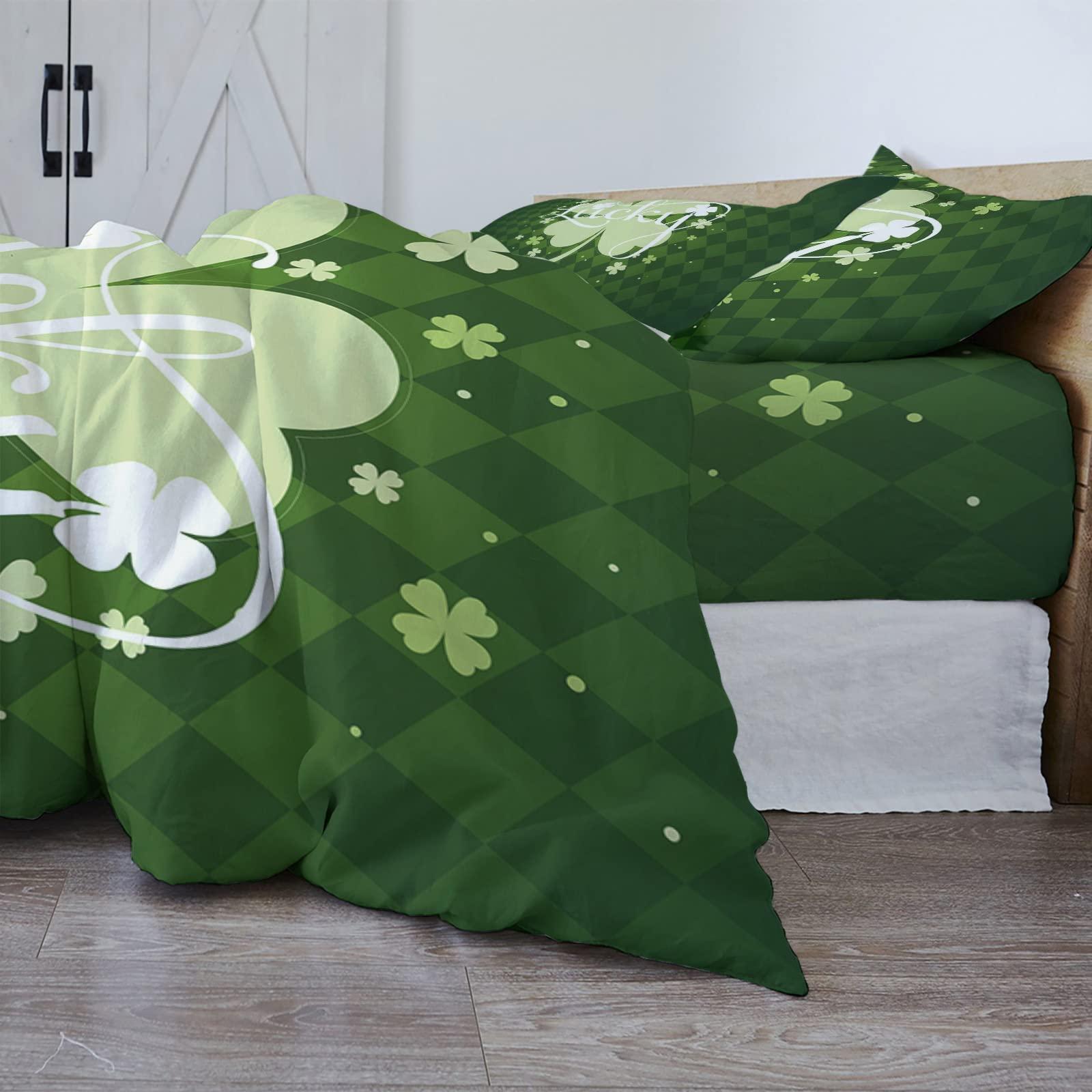 Debedcor Cal. King Comforter Covers Sets St. Patrick\'s Day 4 Piece Duvet Cover Set Lightweight Microfiber Soft Bedding Set for Adult Teen, Santa Lucky Clover Green Rhombus Plaid