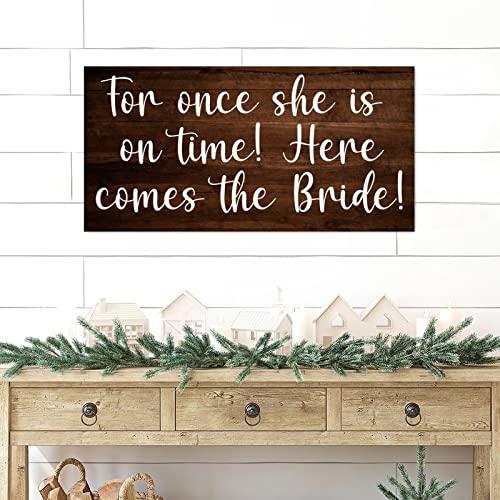 Alioyoit Farmhouse Style Wedding Sign Wood Pallet Sign Plaque Here Comes The Bride Rustic Wooden Pallet Sign Plaque Wood Hanging Door Plaque Countryside Wall Art Shabby Chic Wooden Hanging Decor Novelty