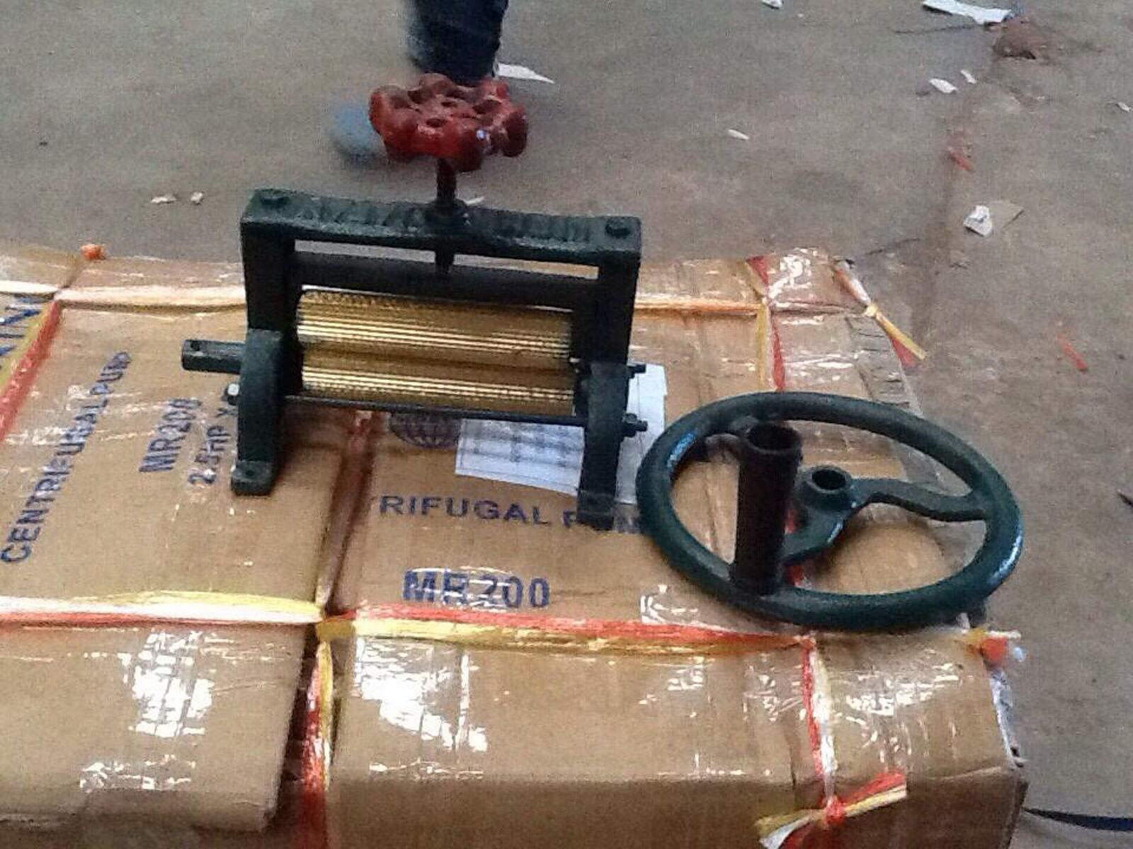 mamameya2511 mamameya2511 Vintage Dry Squid Orange Sugar Cane Mill Juicer Cast Iron Hand Press Brass DHL, Multi