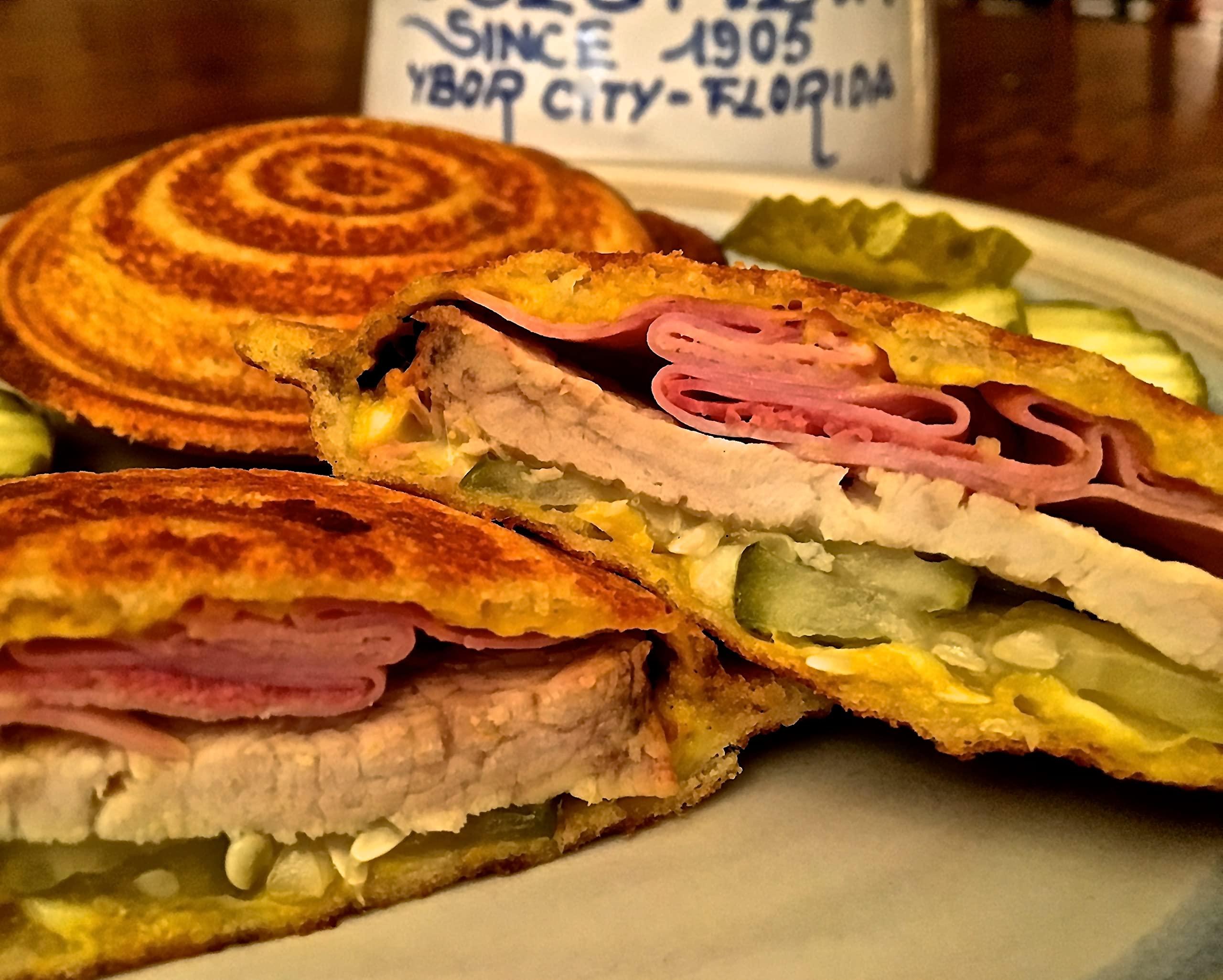 Toas-Tite Toas-Tite Sandwich Grill - Handheld Pie Iron, Sandwich Maker, Hand Toaster, Panini and Sandwich Press for Hand Made Hot Sandwiches and Pies - Perfect for Stovetop, Grill and Campfire