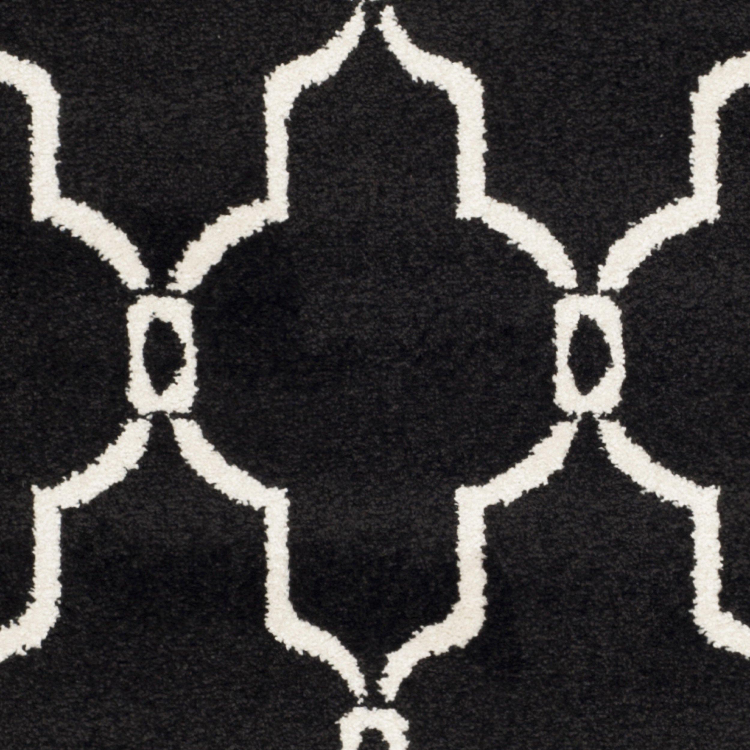 Safavieh SAFAVIEH Amherst Collection Area Rug - 5'3" x 8', Anthracite & Ivory, Trellis Design, Non-Shedding & Easy Care, Ideal for High Traffic Areas in Living Room, Bedroom (AMT414G)