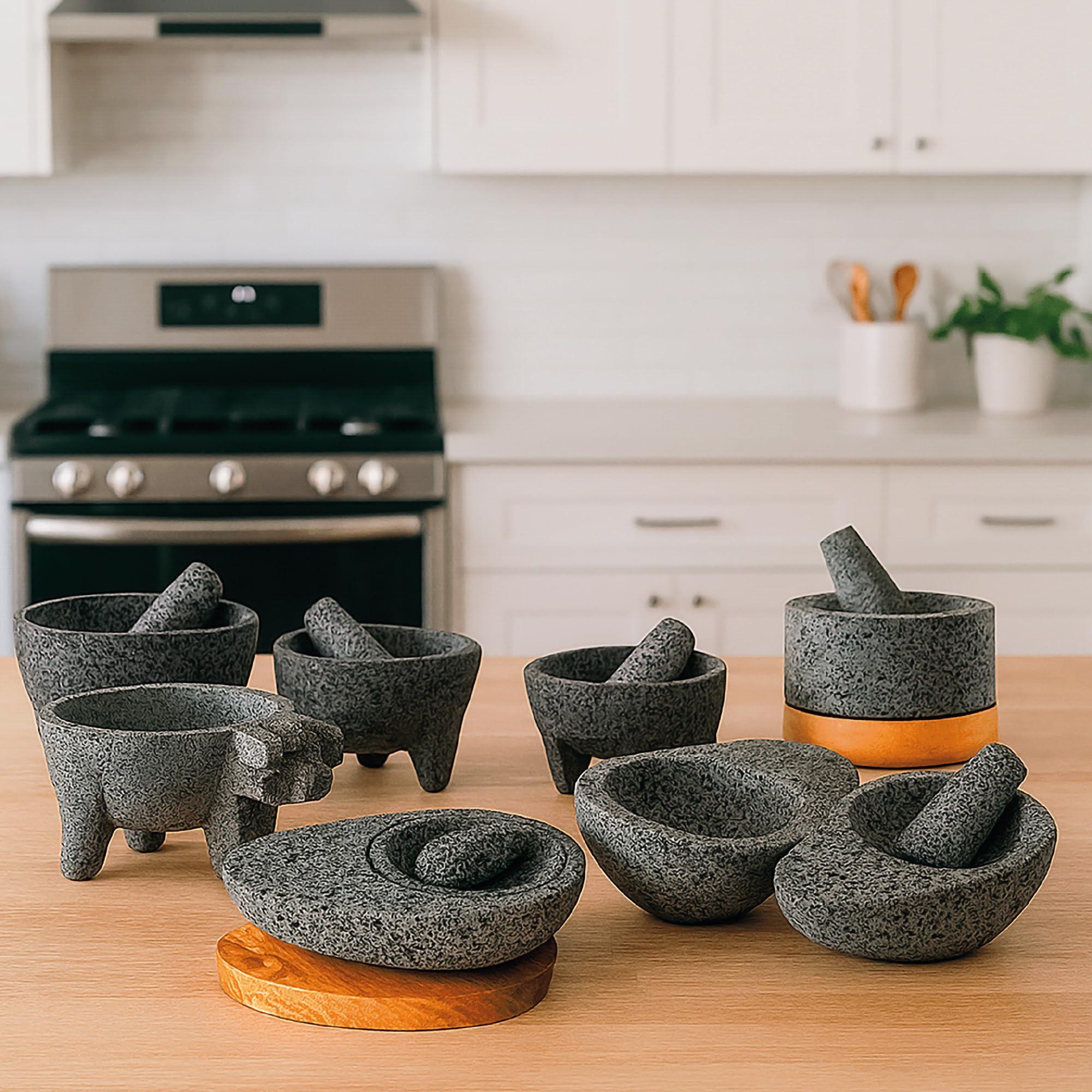 YOPIDO Molcajete 7 in Mexican, Handmade with Natural Volcanic Stone, Artisanal Kitchen Utensil for Grinding with Pores for Crushing, Specially Designed for Grinding Spices, Sauces, and Guacamole