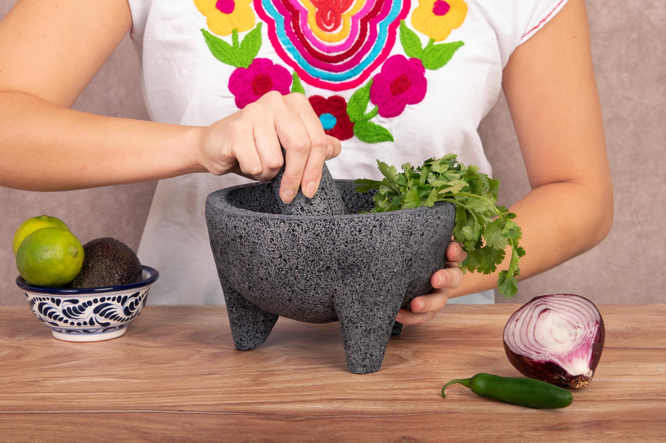 YOPIDO Molcajete 7 in Mexican, Handmade with Natural Volcanic Stone, Artisanal Kitchen Utensil for Grinding with Pores for Crushing, Specially Designed for Grinding Spices, Sauces, and Guacamole