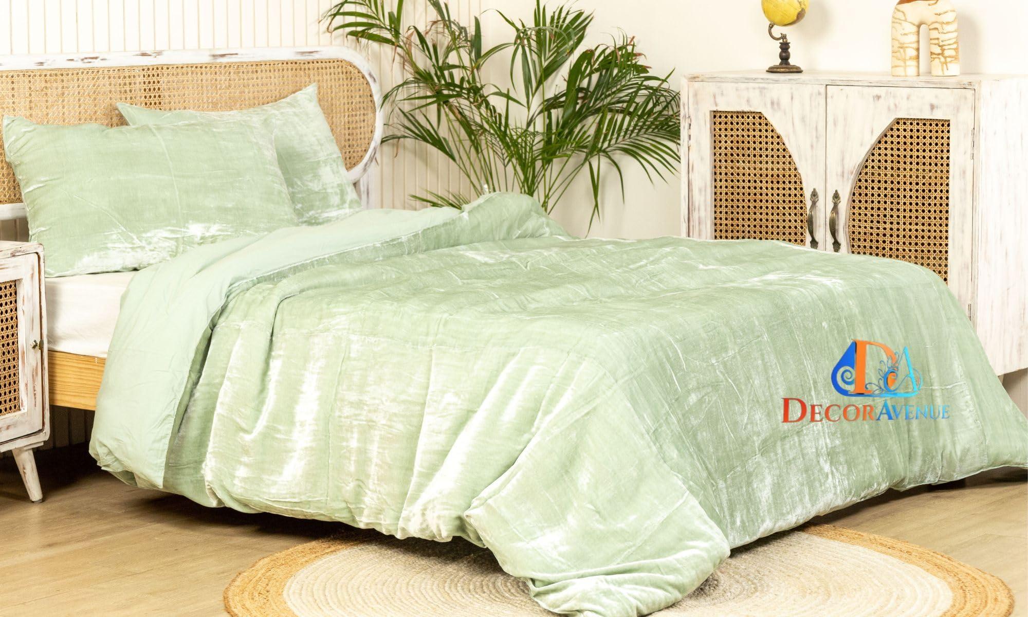 DecorAvenue DecorAvenue Ultra-Luxe Solid Velvet Duvet Cover, Boho Bedding UO Comforter Bedding Donna Cover,3 Pc Duvet Set, Velvet Bedding Set (Sage Green,California King 98\" x 104\")