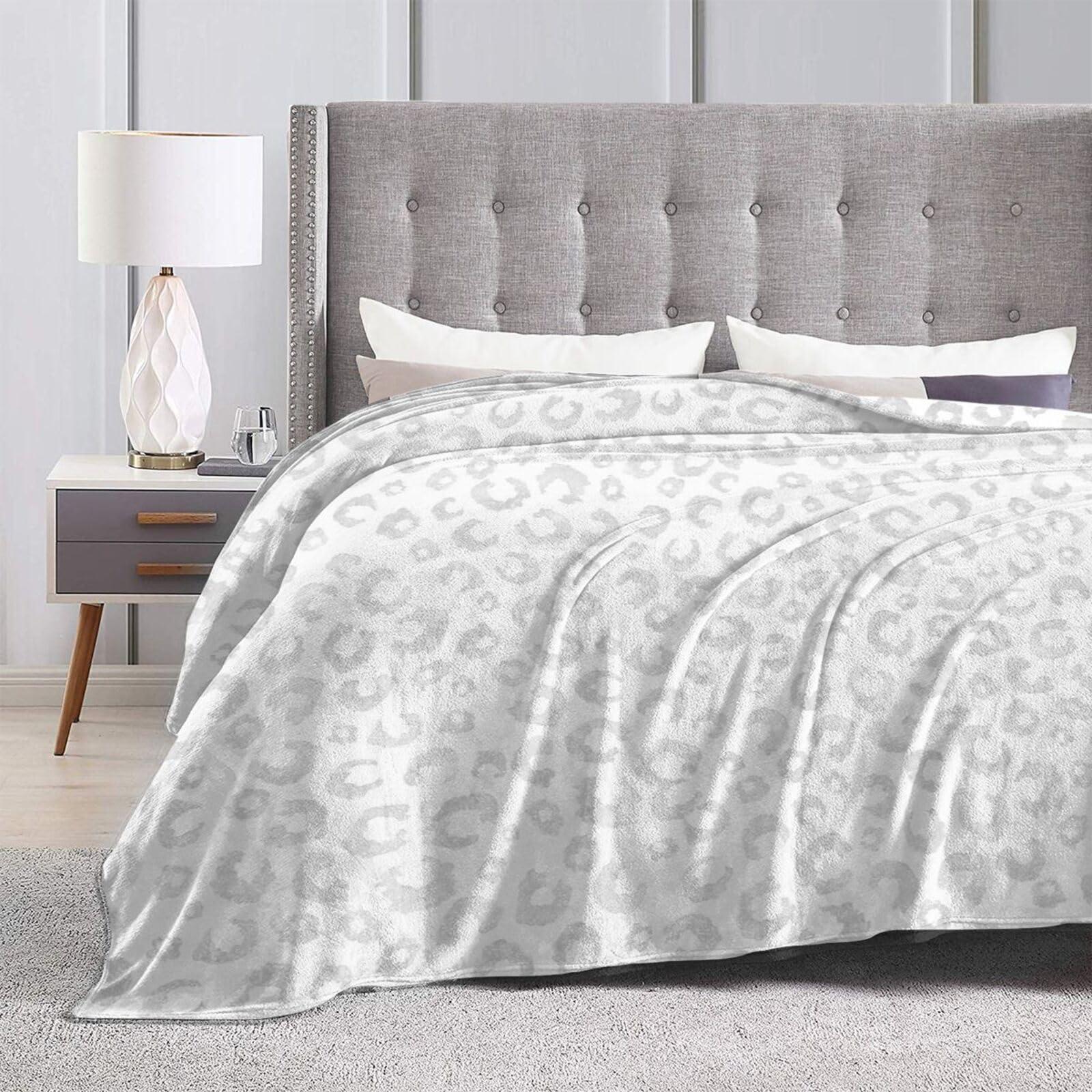 LMNSWDA Elegant White Silver Glitter Leopard Animal Print Versatile Ultra Soft Flannel Fleece Throw Blanket for Couch, Sofa, and Bed Seasons, Travel, Work, and Gifting to Adults and Kids 60\"x50\"