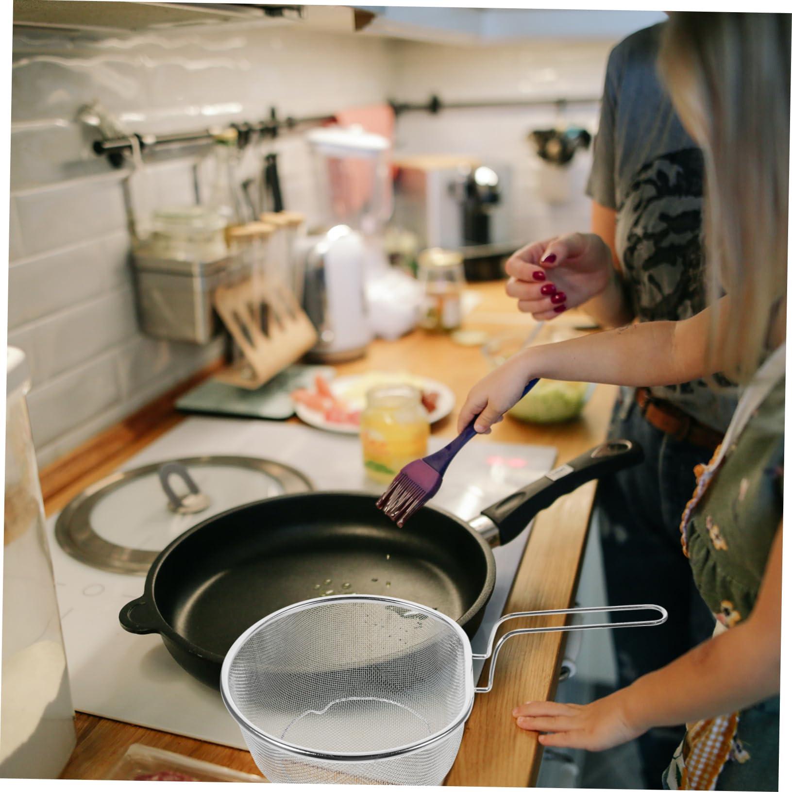 Komax Komax Large Plastic Water Pitcher with Lid Square Water Carafe BPA-Free, Dishwasher Safe Water, Tea, or Juice Containers with Lids for Fridge (2.3 Liters)