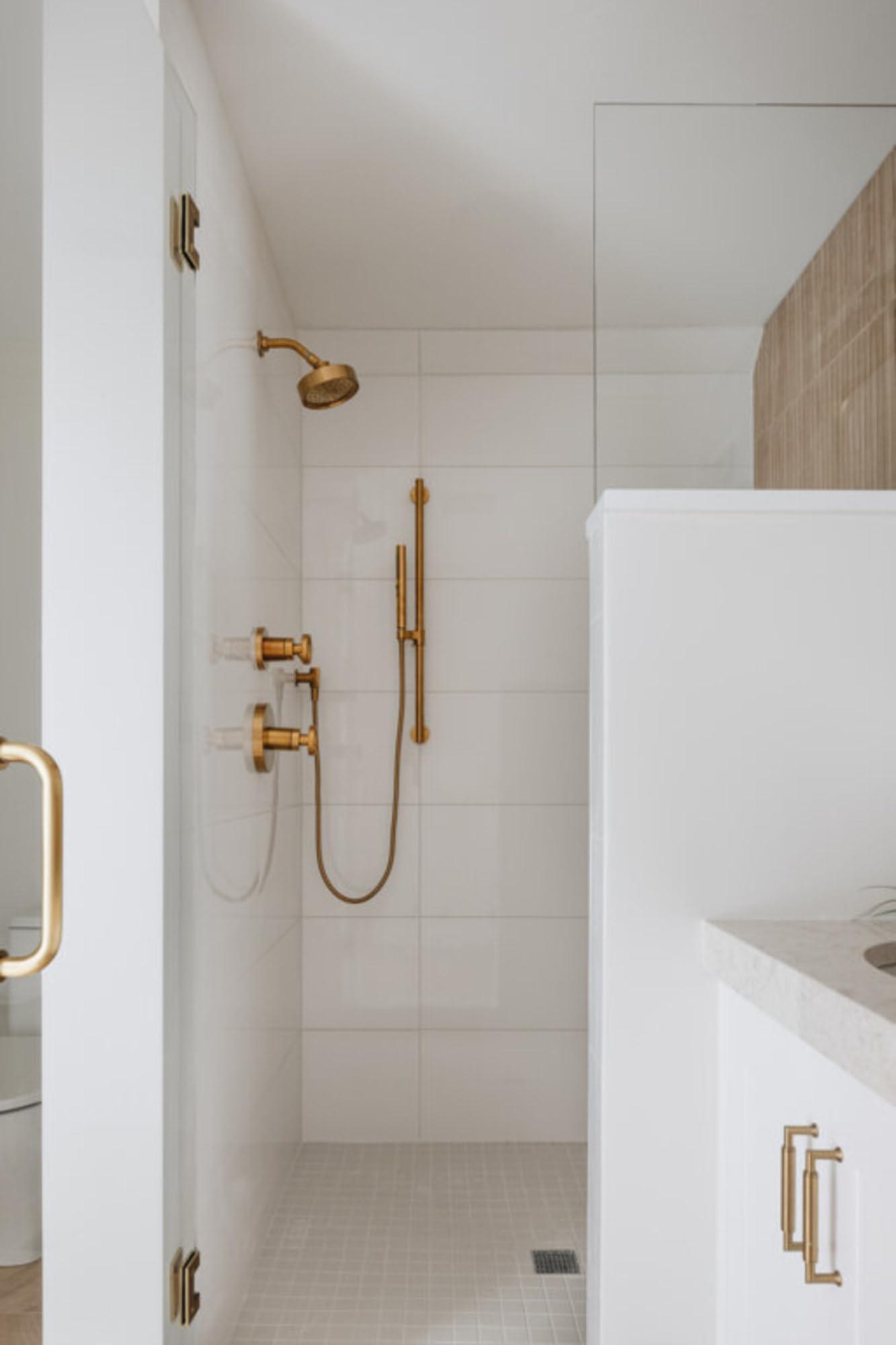 Kohler KOHLER 21335-SN Shift + Round Two-Function Handshower, Handheld Showerhead with 2 Spray Settings, 2.5 GPM, Vibrant Polished Nickel , 8.5 Ounces