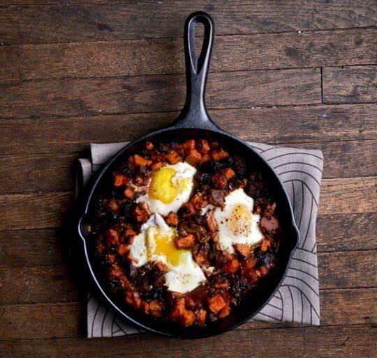 Lodge Lodge 9 Inch Cast Iron Pre-Seasoned Skillet Signature Teardrop Handle - Use in the Oven, on the Stove, on the Grill, or Over a Campfire, Black