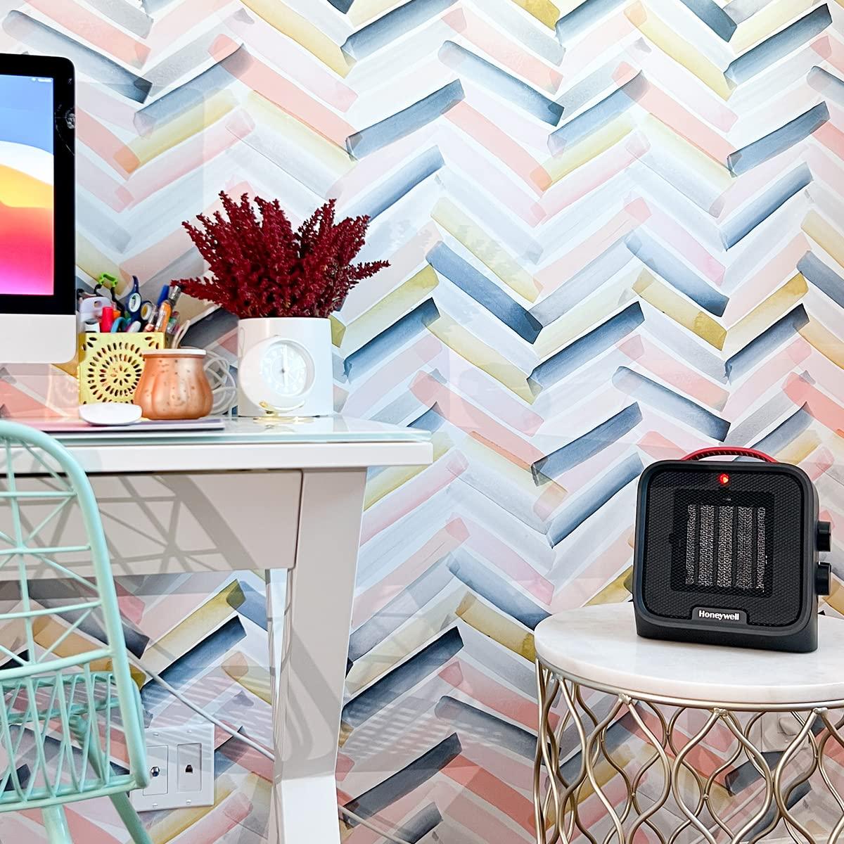 Honeywell Honeywell UberHeat 5 Portable Ceramic 1500W Space Heater. Indoor space heater for Small Rooms, Bedrooms, and Homes. Fast Heating with Tip-over Protection - Black, HEC210B