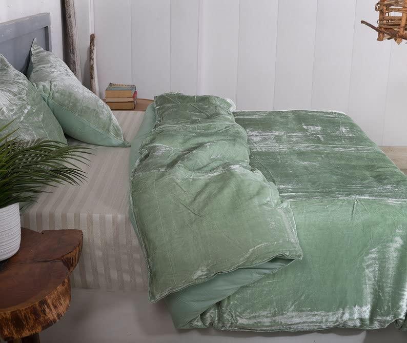 DecorAvenue DecorAvenue Ultra-Luxe Crushed Velvet Duvet Cover, Boho Bedding UO Comforter Bedding Donna Cover,3 Pc Duvet Set, Velvet Bedding Set (Sage Green, UK Super King 88\" x 104\")