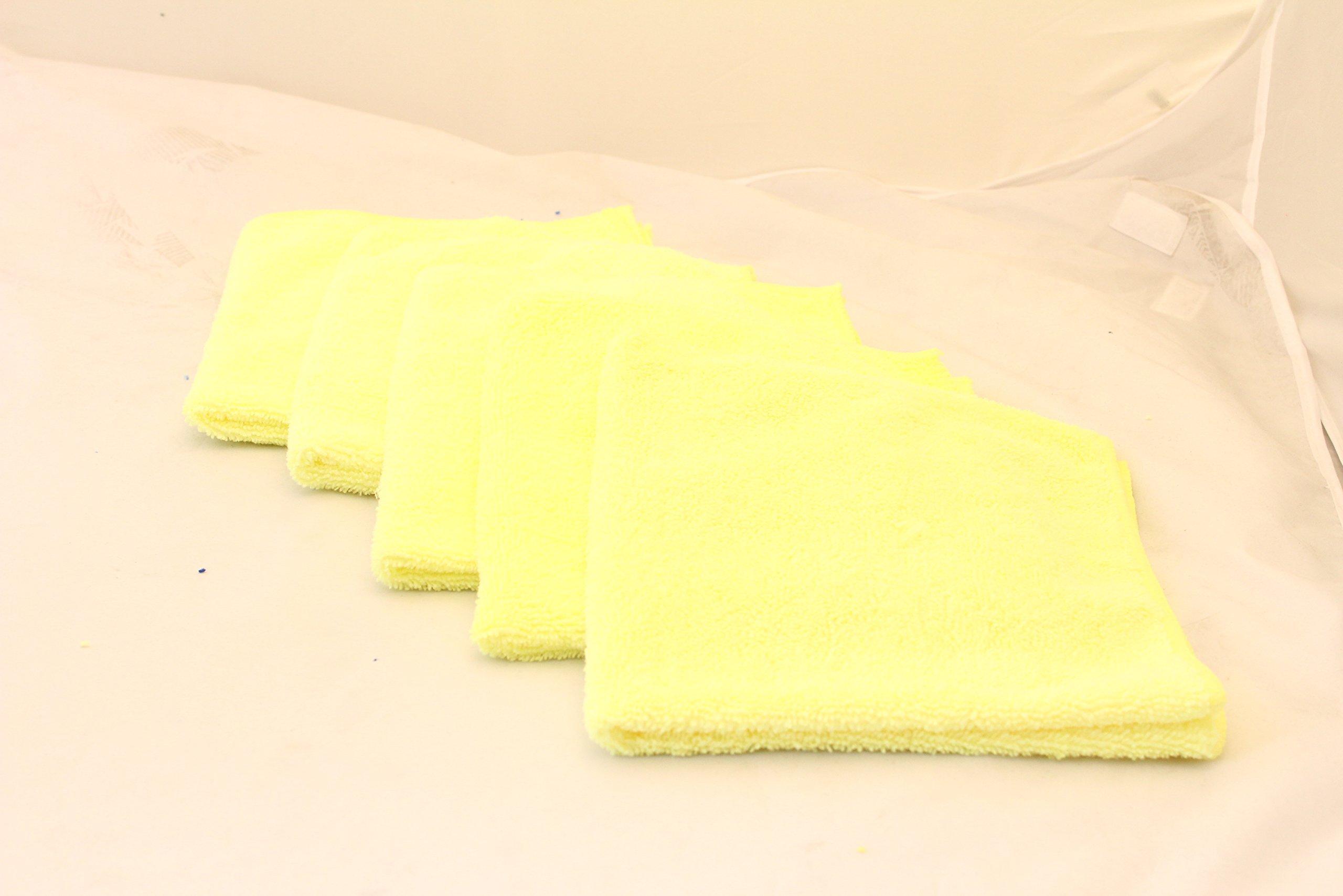 Offex Offex 30\'\'W x 96\'\'L Plastic Bi-Folding Table with Non-marring Foot Caps