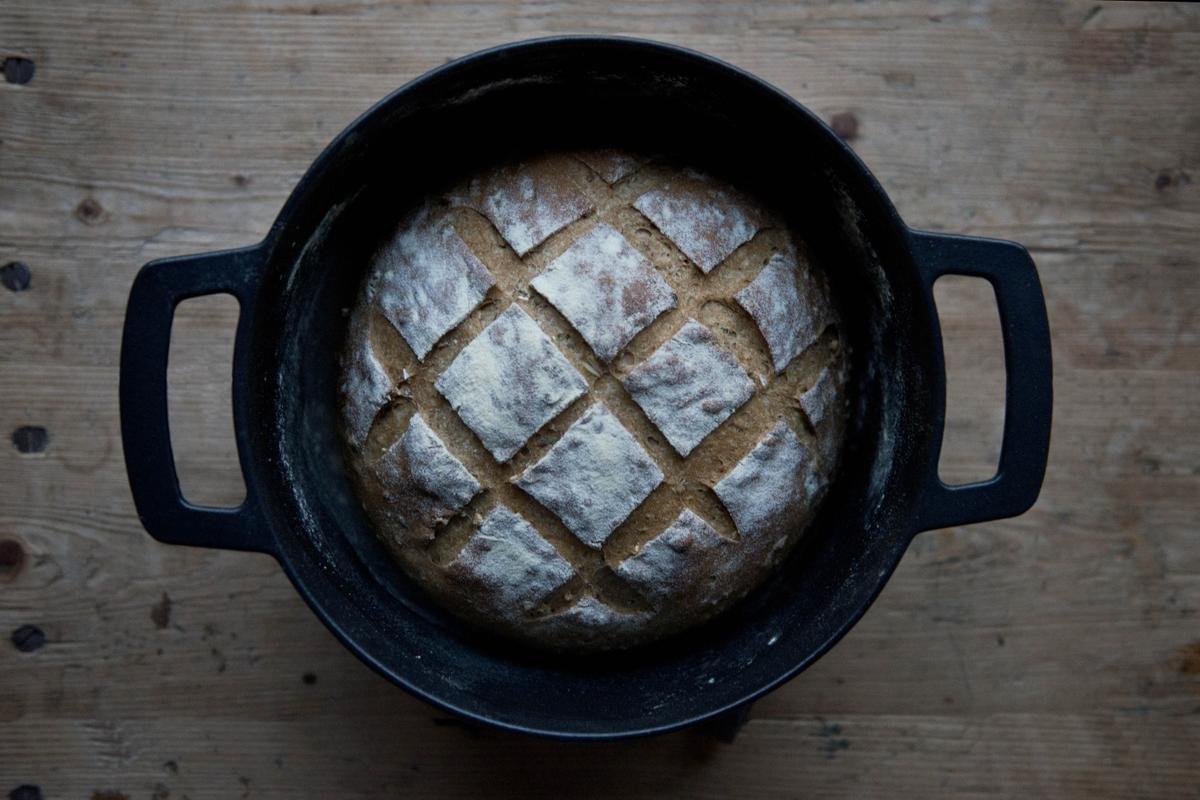 Cuisipro Combekk RAILWAY Recycled Enameled Cast Iron 4.25 Quart Dutch Oven w/ Thermometer, Concrete, 9.5\"