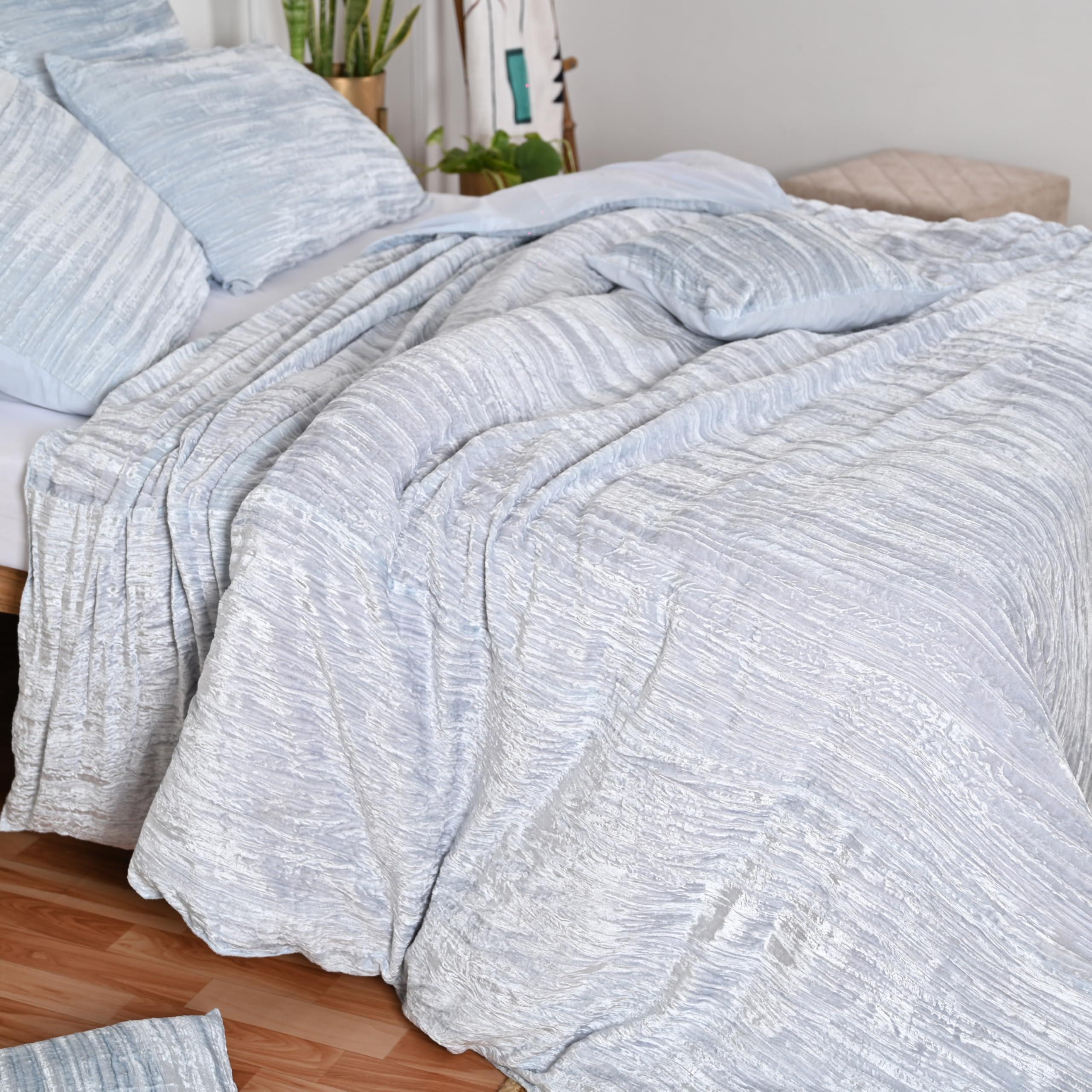 DecorAvenue DecorAvenue Ultra-Luxe Crushed Velvet Duvet Cover, Boho Bedding UO Comforter Bedding Donna Cover,3 Pc Duvet Set, Velvet Bedding Set(Pastle Blue,Full 80\" x 90\")
