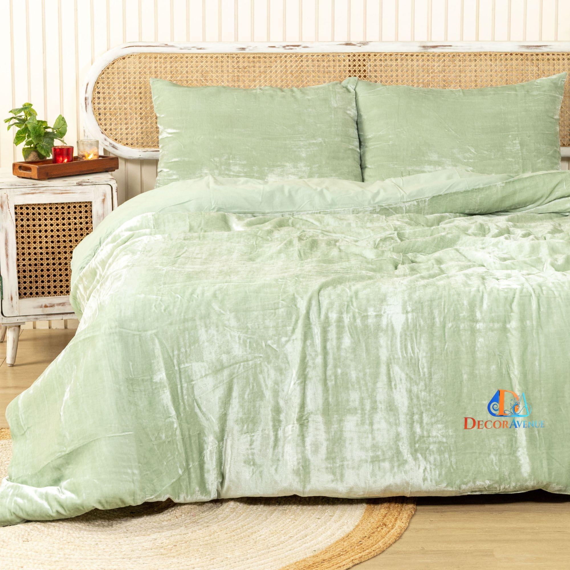 DecorAvenue DecorAvenue Ultra-Luxe Solid Velvet Duvet Cover, Boho Bedding UO Comforter Bedding Donna Cover,3 Pc Duvet Set, Velvet Bedding Set (Sage Green,California King 98\" x 104\")