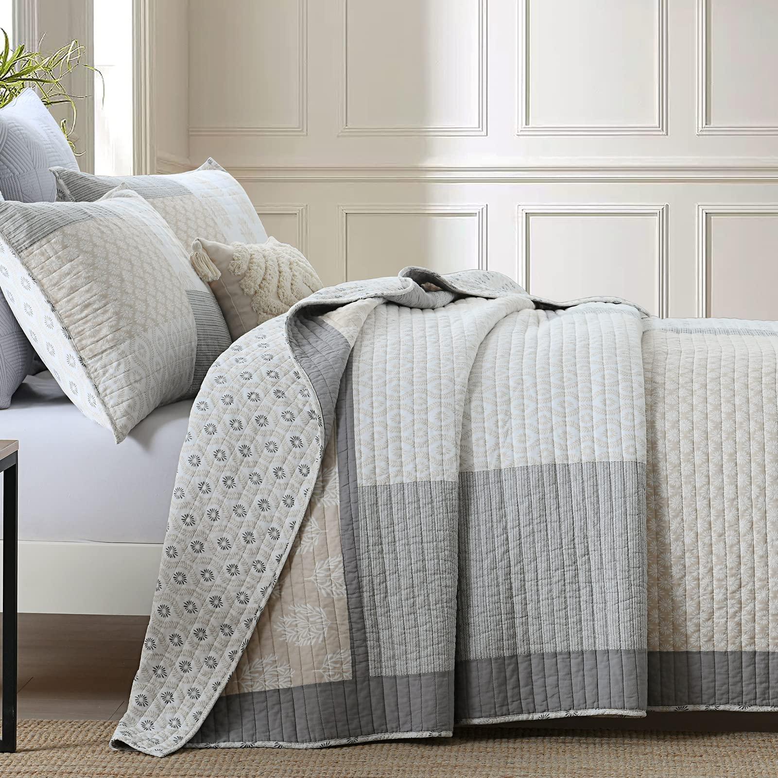 Finlonte Finlonte Quilt Set King Size - 100% Cotton King Comforter Set, Patchwork Bedspread Reversible Lightweight Bedding, Moonbeam Grey White Floral Quilts for King Bed All Season, 3 Pieces