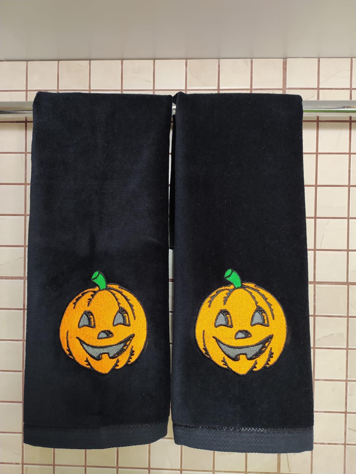 Towland Ticaret 2 Pack Happy Halloween Hand Towels, 100% Soft Cotton, Basket Stuffers, (12X20 Inches) Decor Hand Towels Gift Packed, Decorative Hand Towels, Ideal for Kitchen and Bathroom Use (Orange, 2)