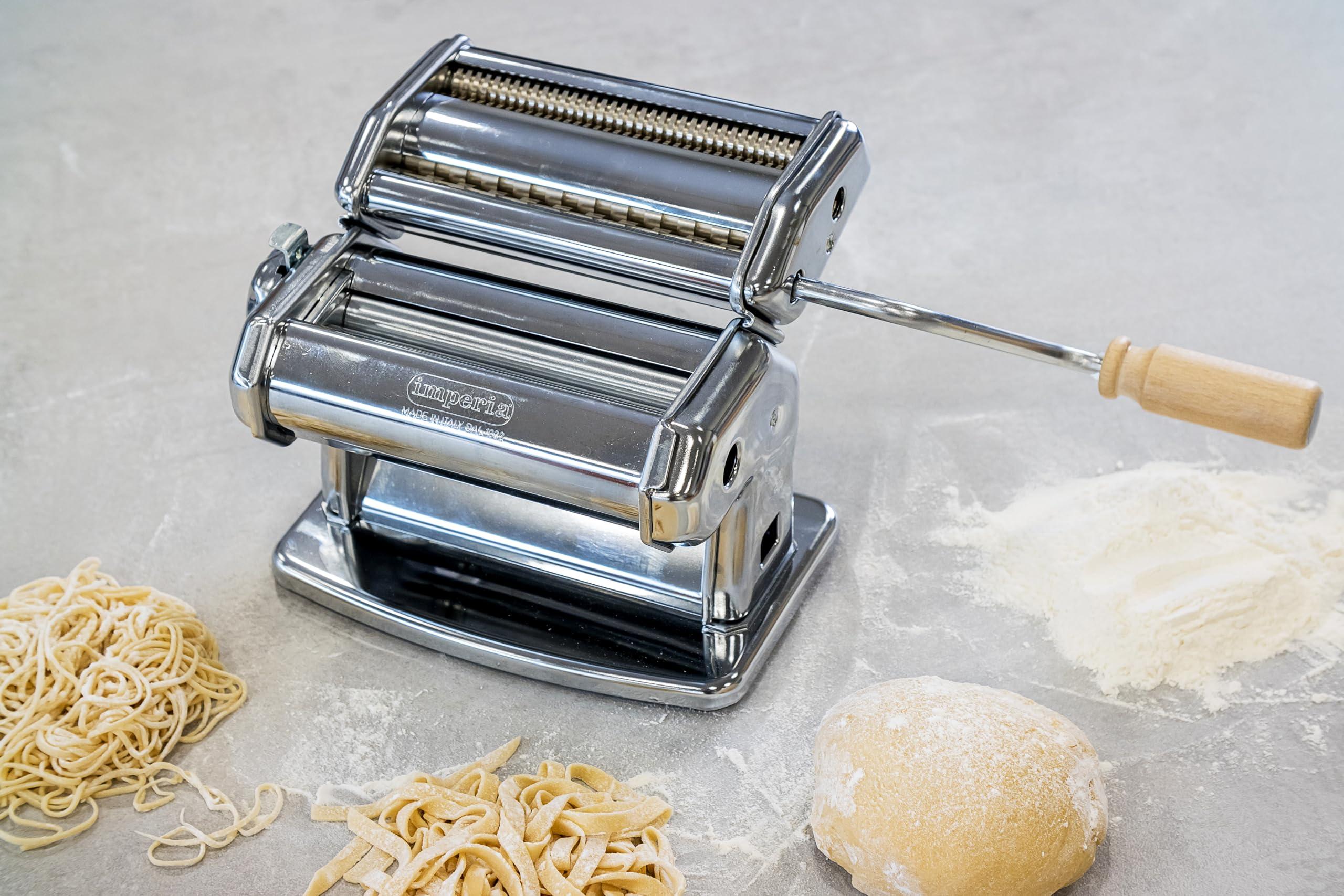 Imperia Imperia IPasta Classic Line. Pasta Machine 100% Made in Italy. Fresh pasta machine in steel. Manual roller with crank. Creates dough sheets for Lasagne, Tagliolini, Fettuccine. (End of line)