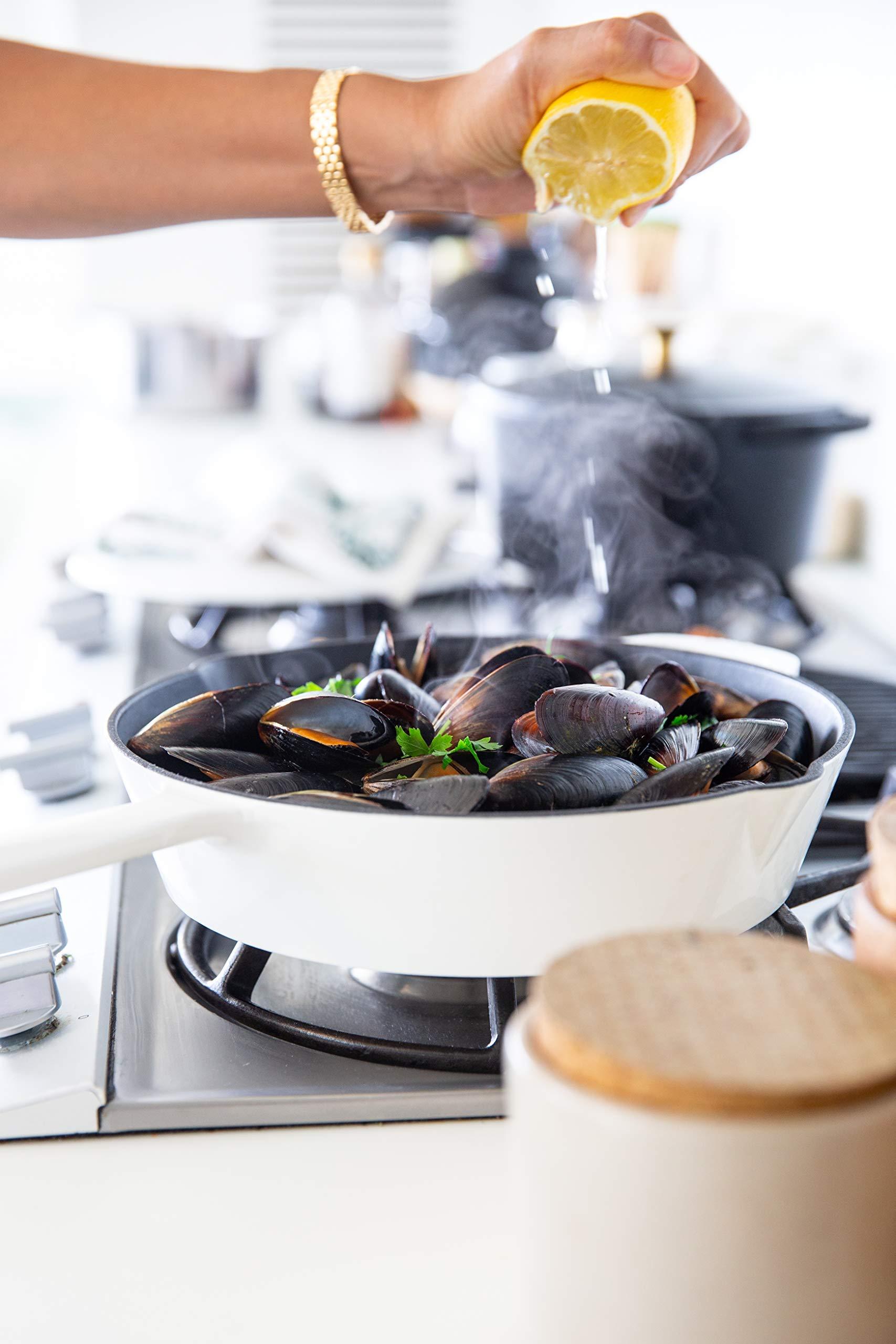 Kana Lifestyle Milo by Kana 10-Inch Enameled Cast Iron Skillet | Nonstick Pre-Seasoned Cast Iron Grill Pan | Oven Proof and Dishwasher Safe | Cast Iron Cookware (White)