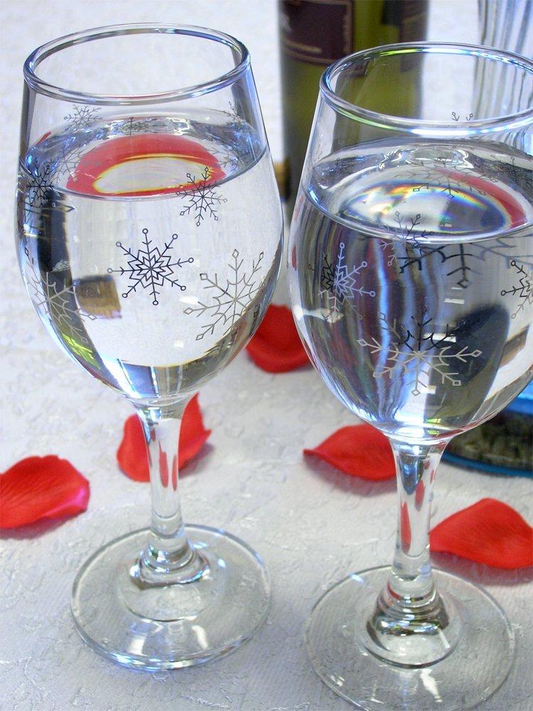 BANBERRY DESIGNS BANBERRY DESIGNS Snowflake Wine Glasses - Standard Two Piece Set of Wine Glasses - Silver Snowflake Design - 7.75\" H 12 oz Capacity