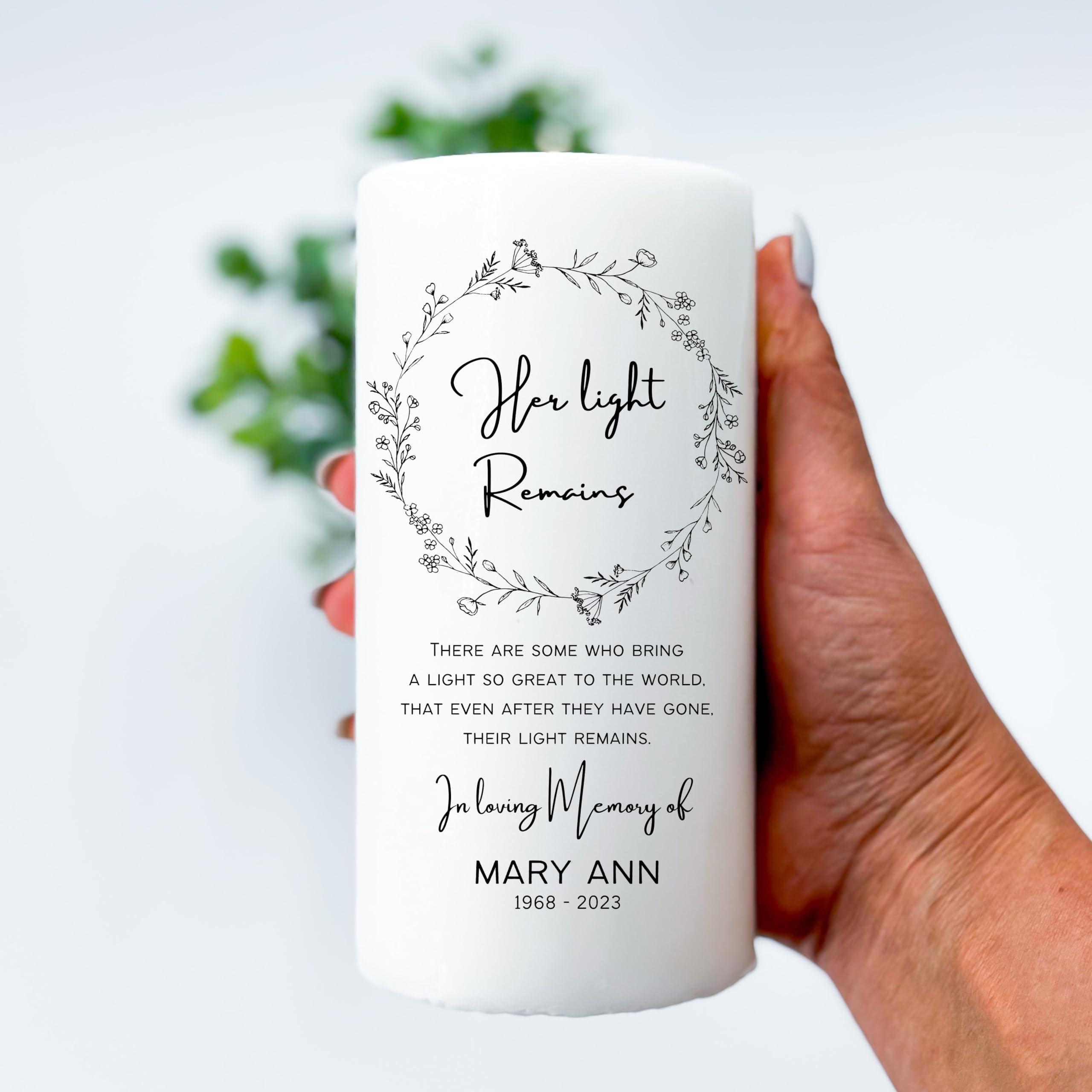 LIGHTIT STUDIO Personalized Funeral Memorial Candle, In Loving Memory White Floral Custom Candle, Celebrations of Life, Tributes and Remembrances, Elegant Delicate Pillar Candle 3\"x6\" (Noir)