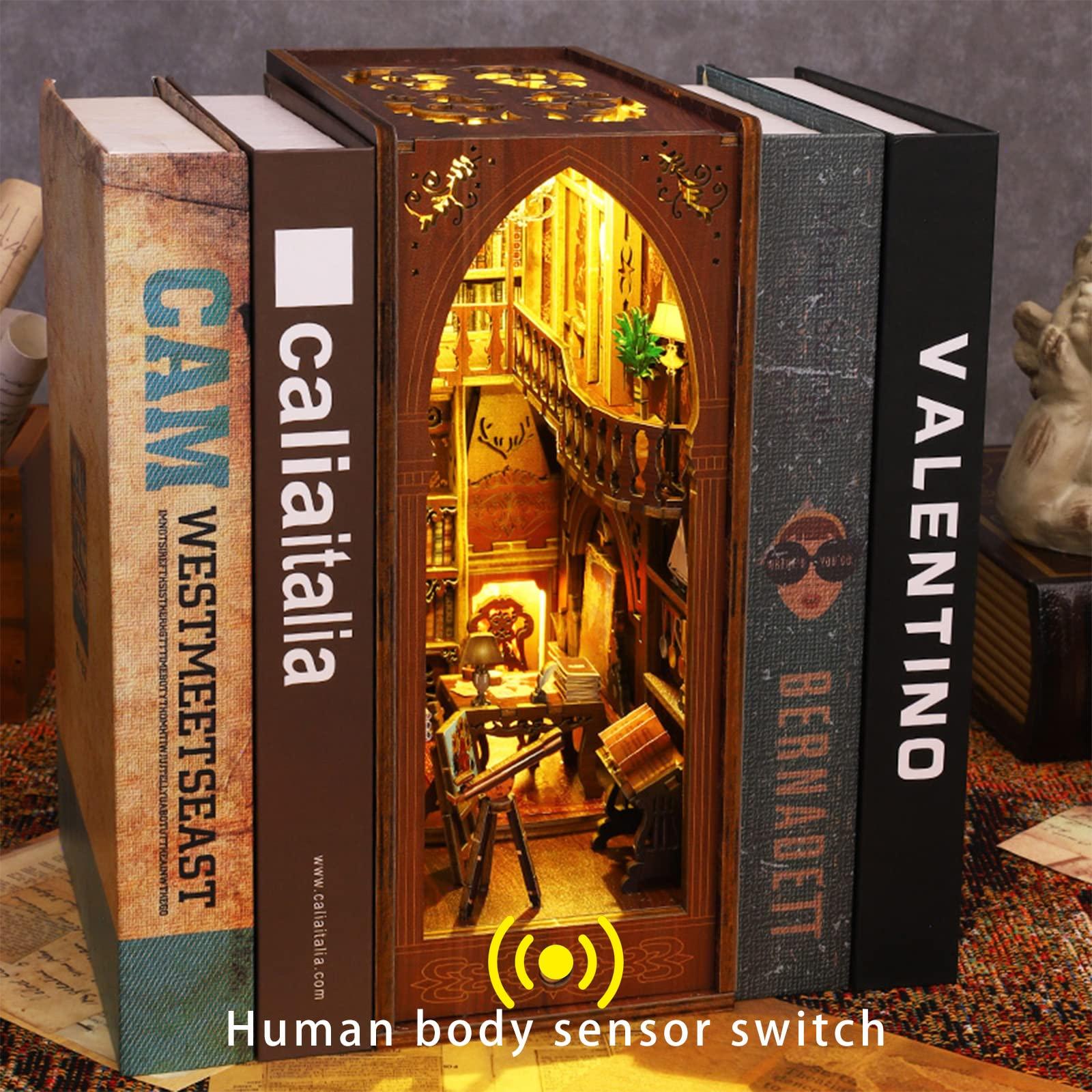 ROCOXIA ROCOXIA DIY Book Nook Kit, Booknook Shelf Insert Book Nook DIY Miniatures Kit Light Up Bookends Book Nooks DIY Dollhouse Bookshelf Insert Kit for Adults (Library of Books)